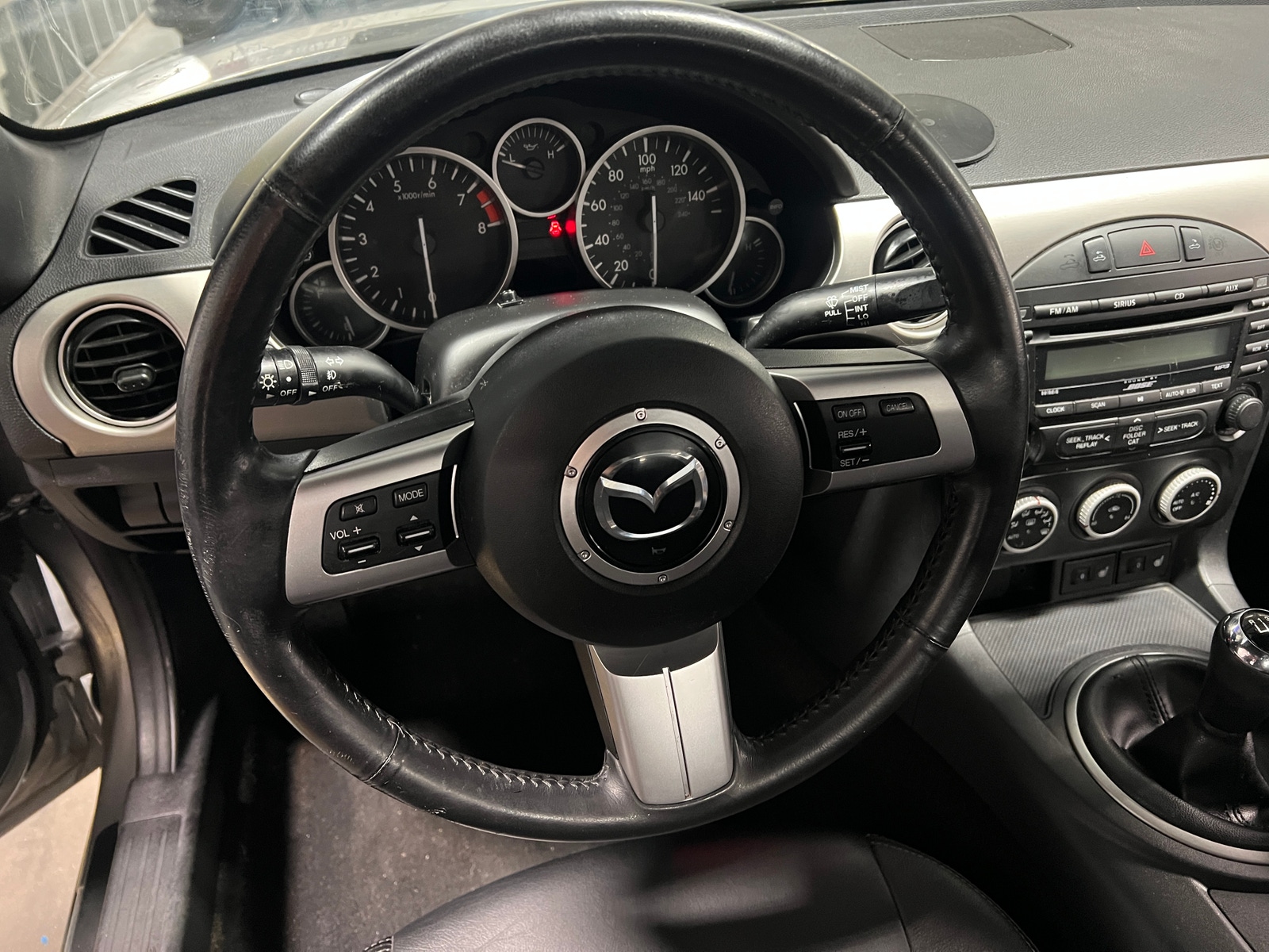 Thumbnail: 2011 Mazda MX-5 Miata - 4
