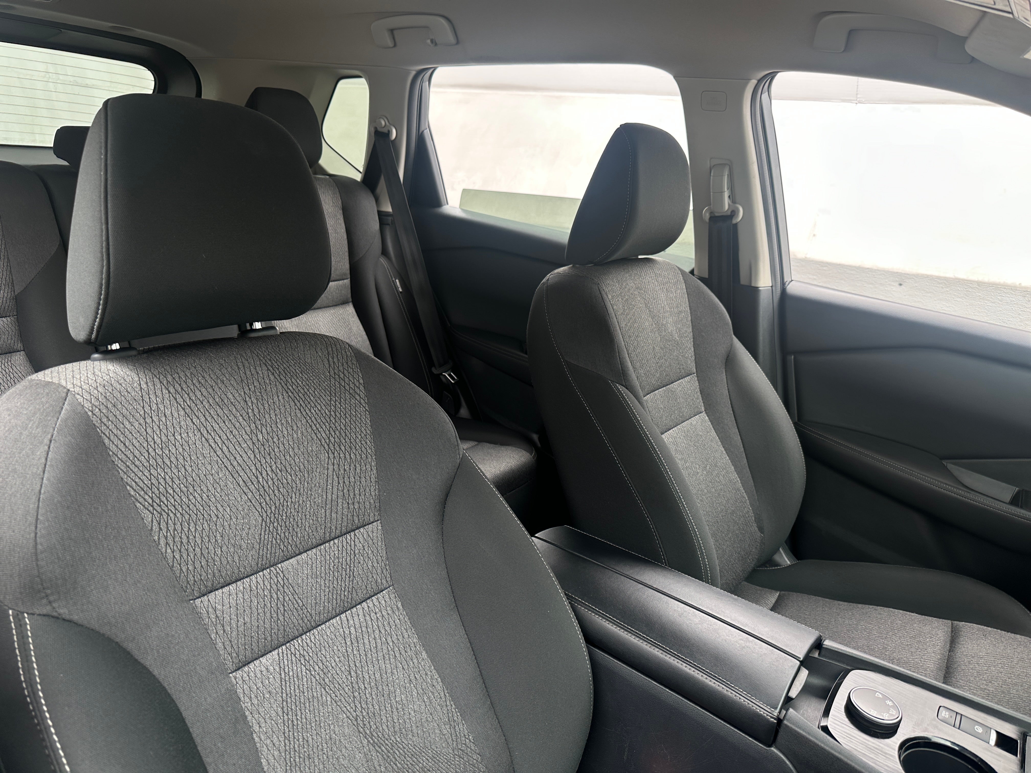 2024 Nissan Rogue SV - Photo 3