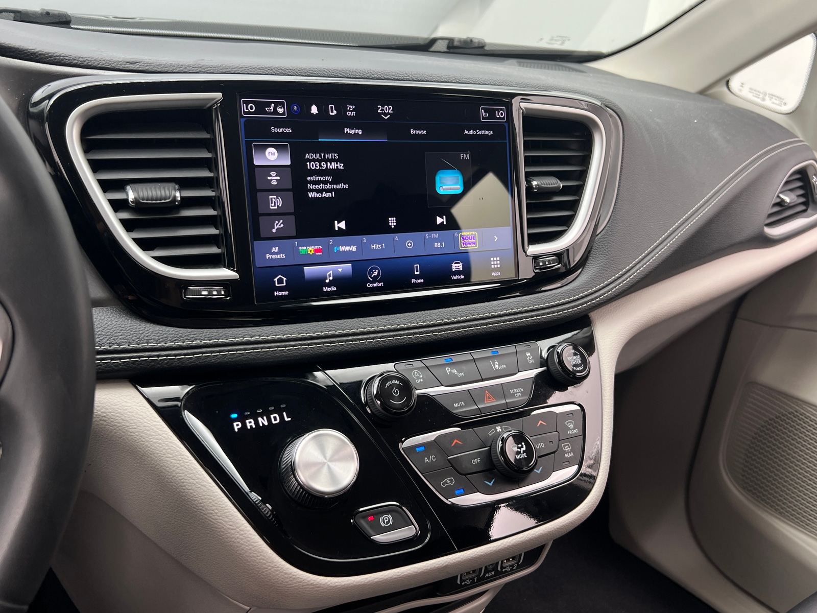 Thumbnail: 2024 Chrysler Pacifica - 3