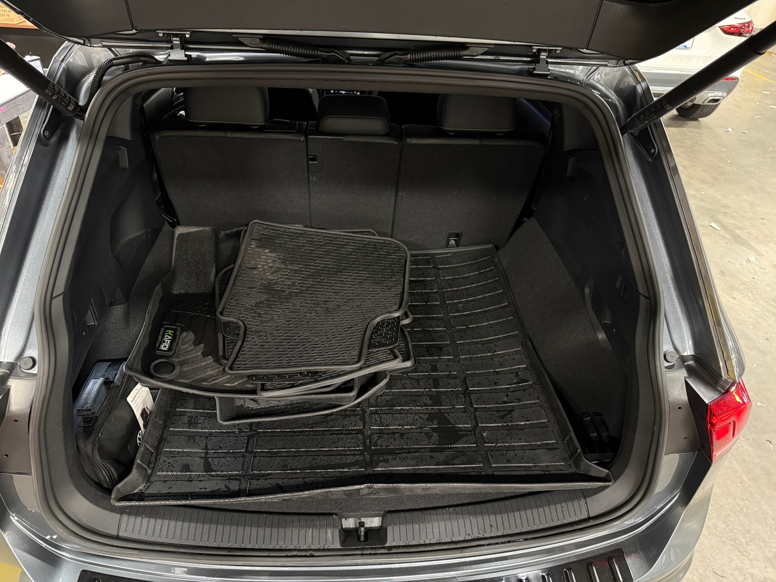 Thumbnail: 2024 Volkswagen Tiguan - 6