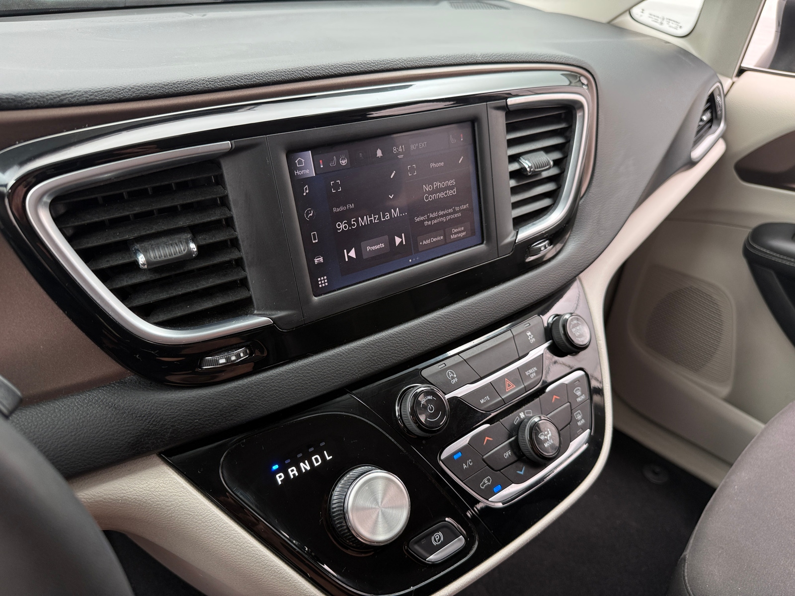Thumbnail: 2024 Chrysler Voyager - 4