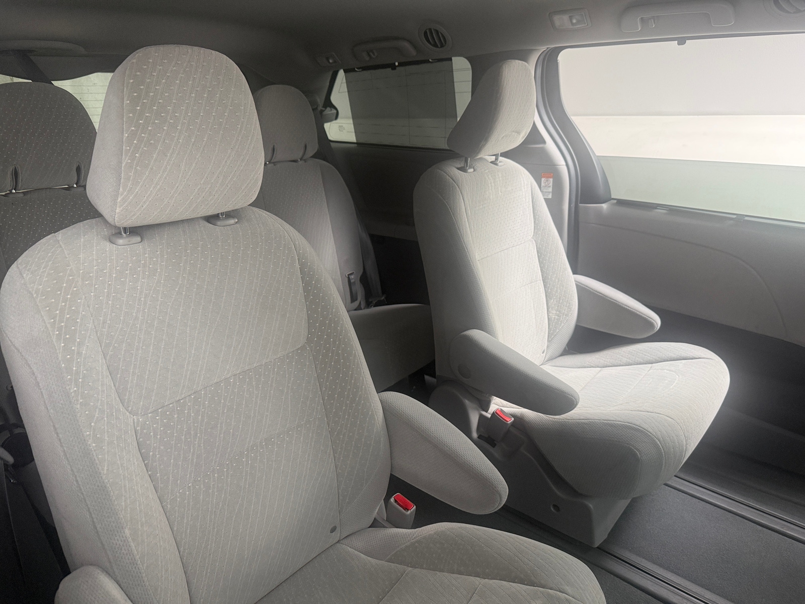 Thumbnail: 2020 Toyota Sienna - 6