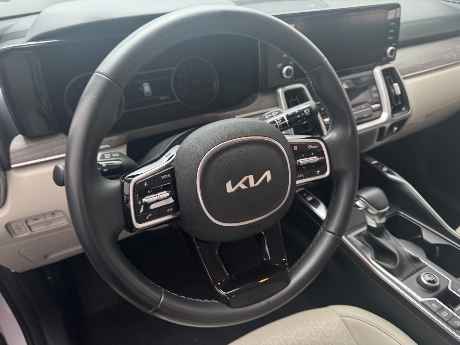 Thumbnail: 2022 Kia Sorento - 4
