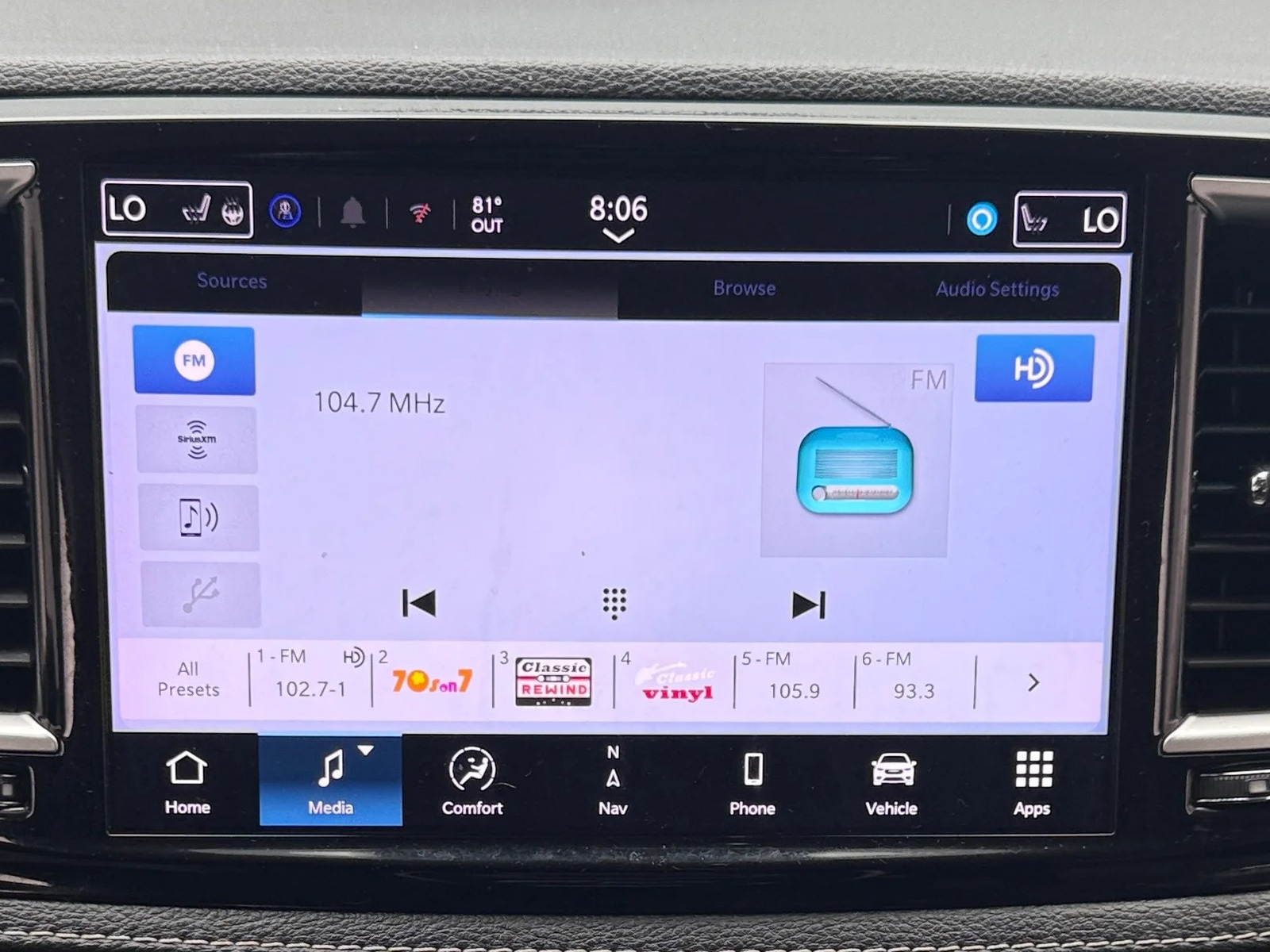 Thumbnail: 2024 Chrysler Pacifica - 3
