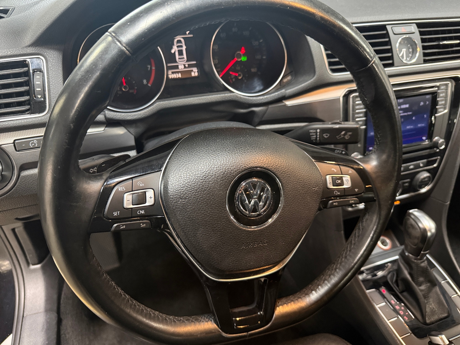 Thumbnail: 2017 Volkswagen Passat - 4