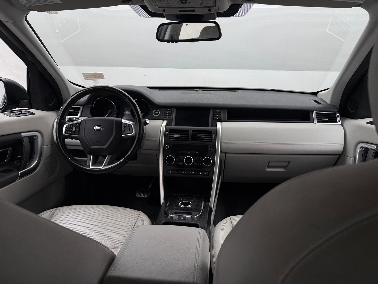 Thumbnail: 2019 Land Rover Discovery Sport - 2