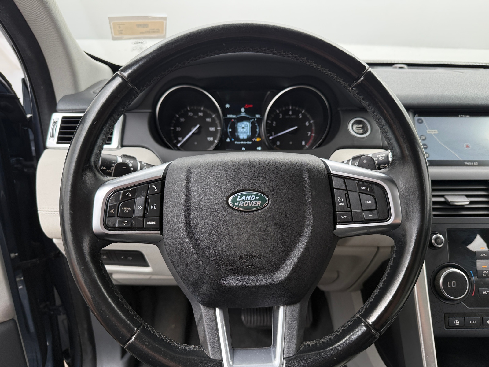 Thumbnail: 2019 Land Rover Discovery Sport - 4