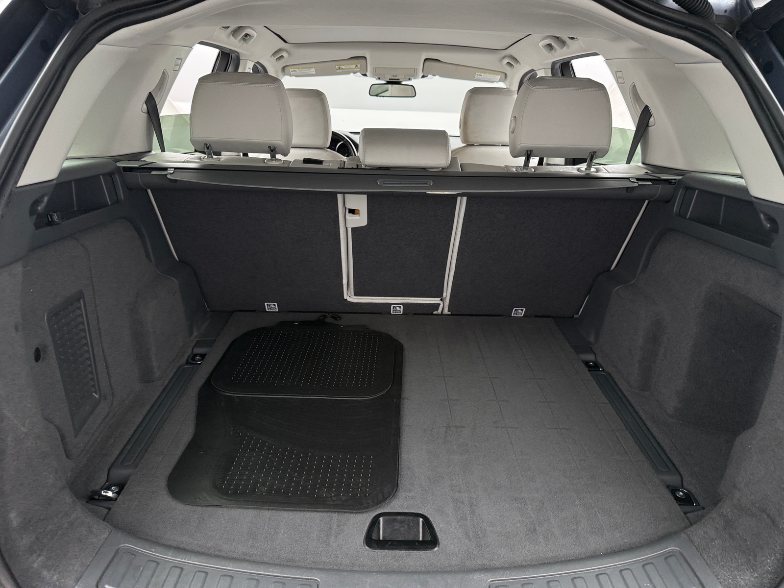 Thumbnail: 2019 Land Rover Discovery Sport - 6