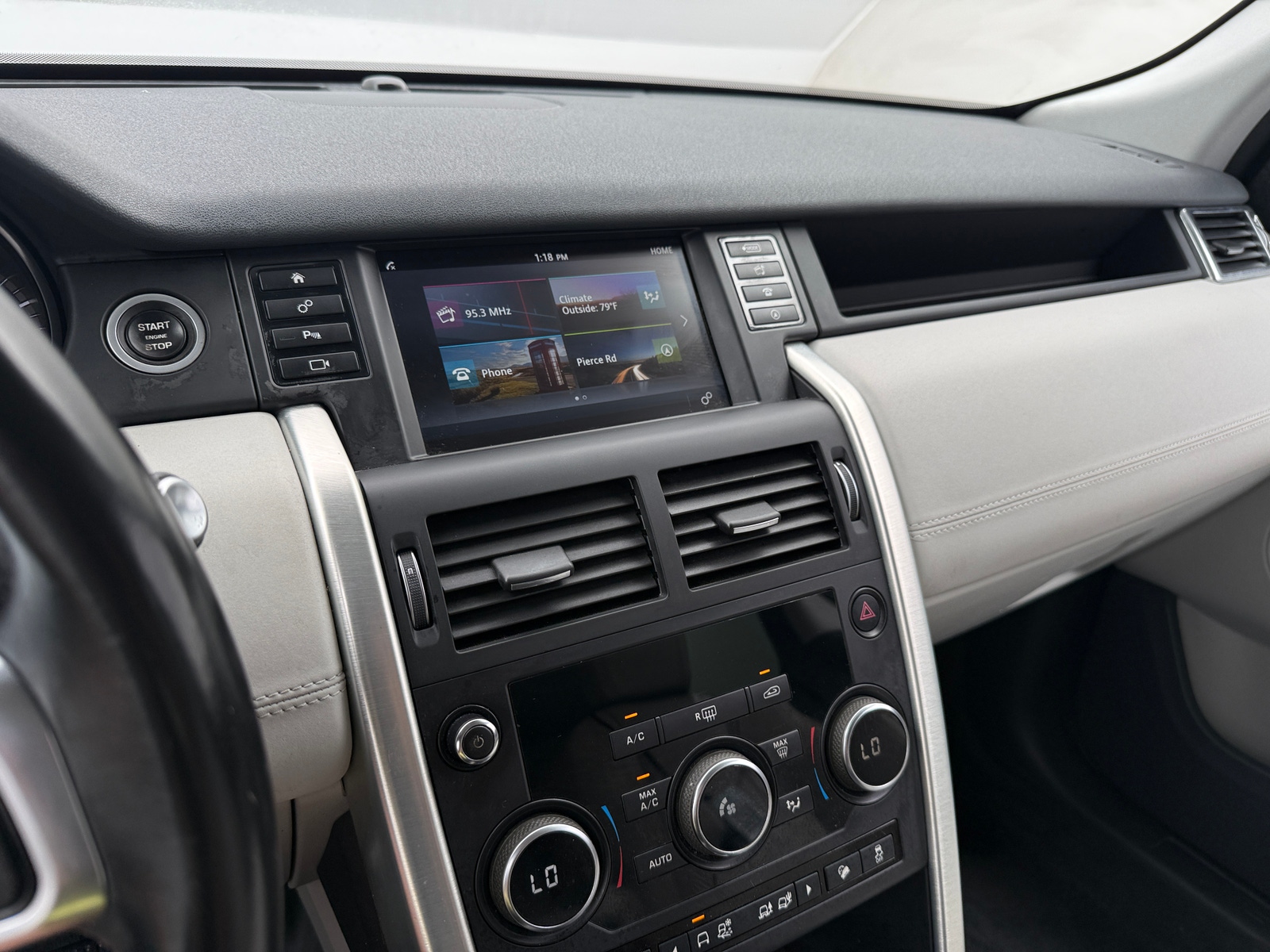 Thumbnail: 2019 Land Rover Discovery Sport - 3