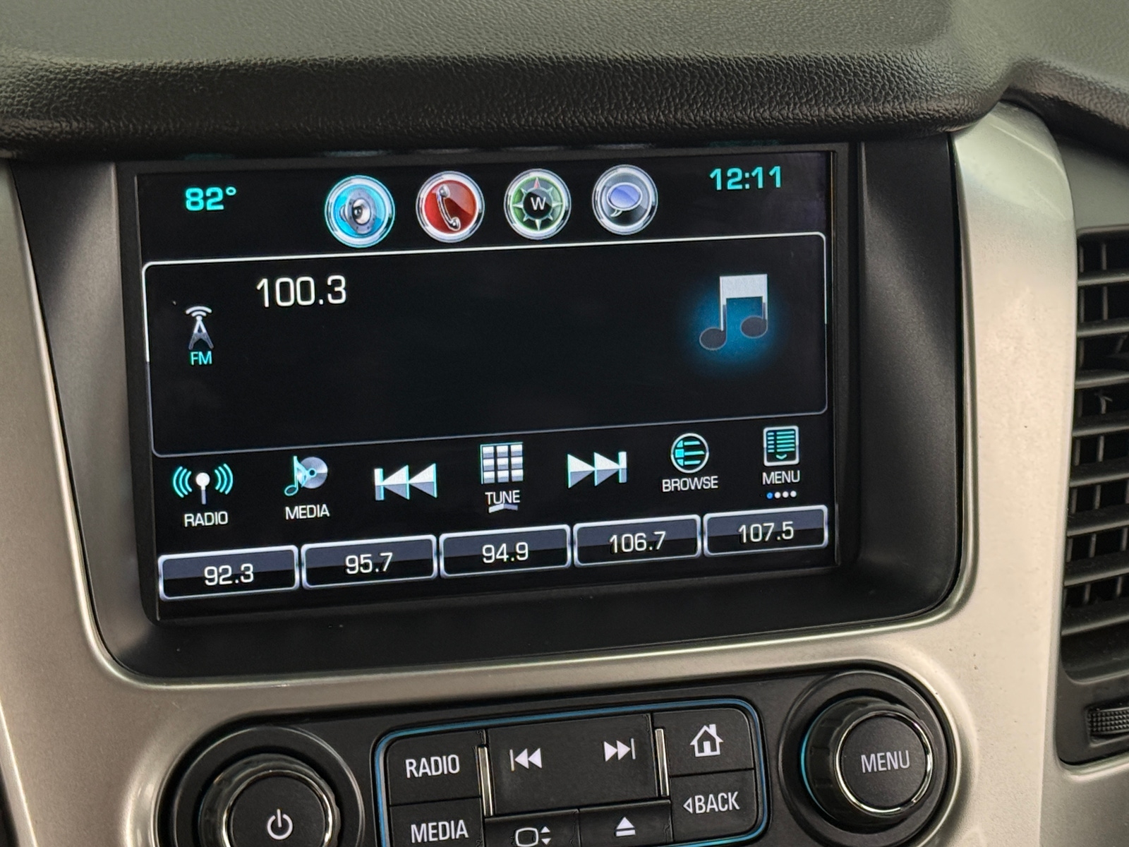 Thumbnail: 2019 Chevrolet Suburban - 3