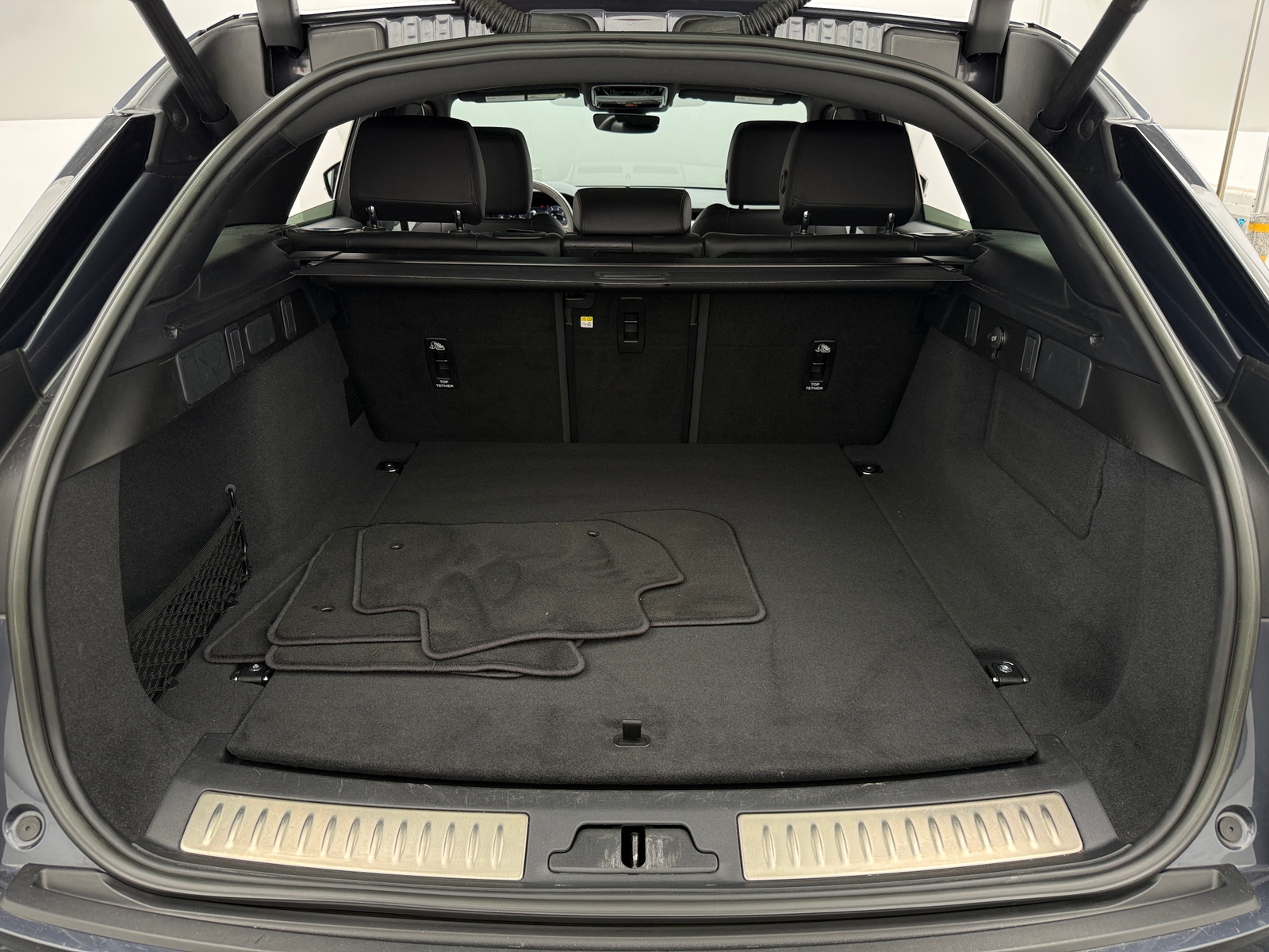 Thumbnail: 2024 Land Rover Range Rover Velar - 6