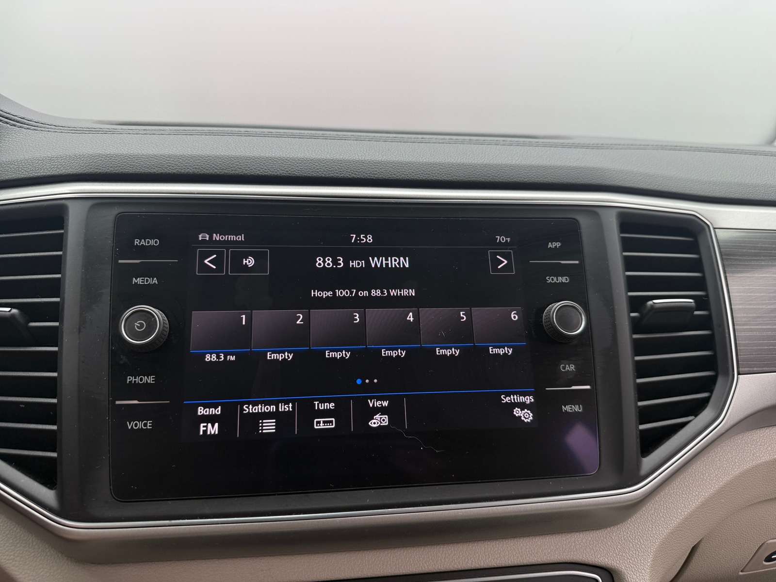 Thumbnail: 2018 Volkswagen Atlas - 3