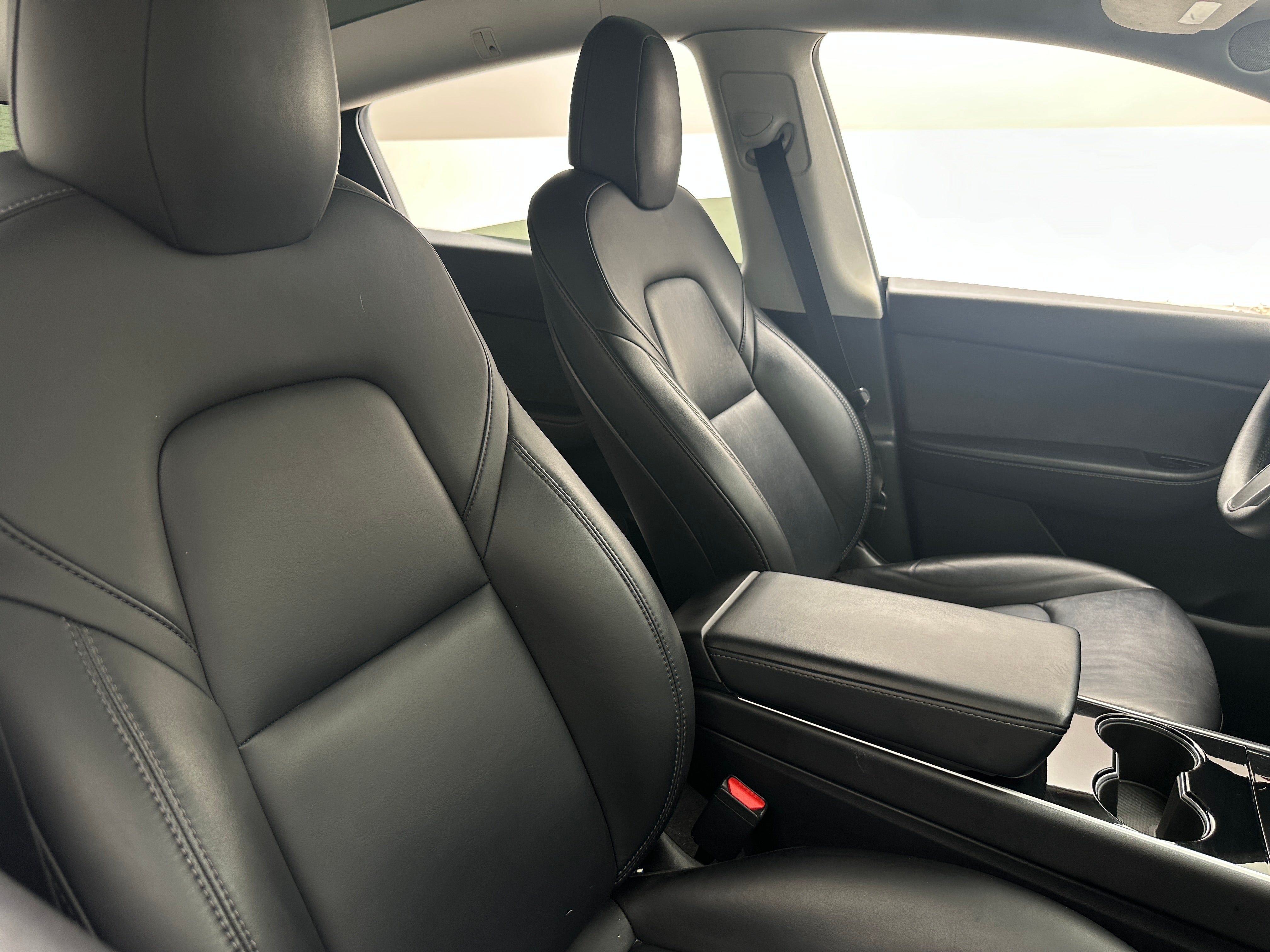 Used 2020 Tesla Model Y Long Range with VIN 5YJYGDEE9LF011501 for sale in Oak Creek, WI