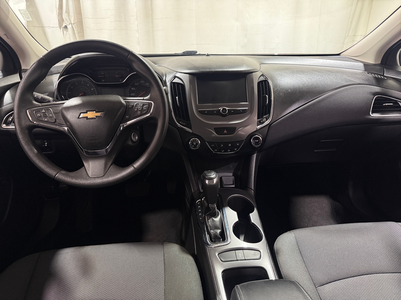 Thumbnail: 2018 Chevrolet Cruze - 3