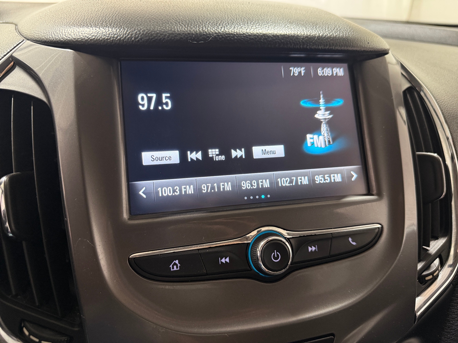 Thumbnail: 2018 Chevrolet Cruze - 4