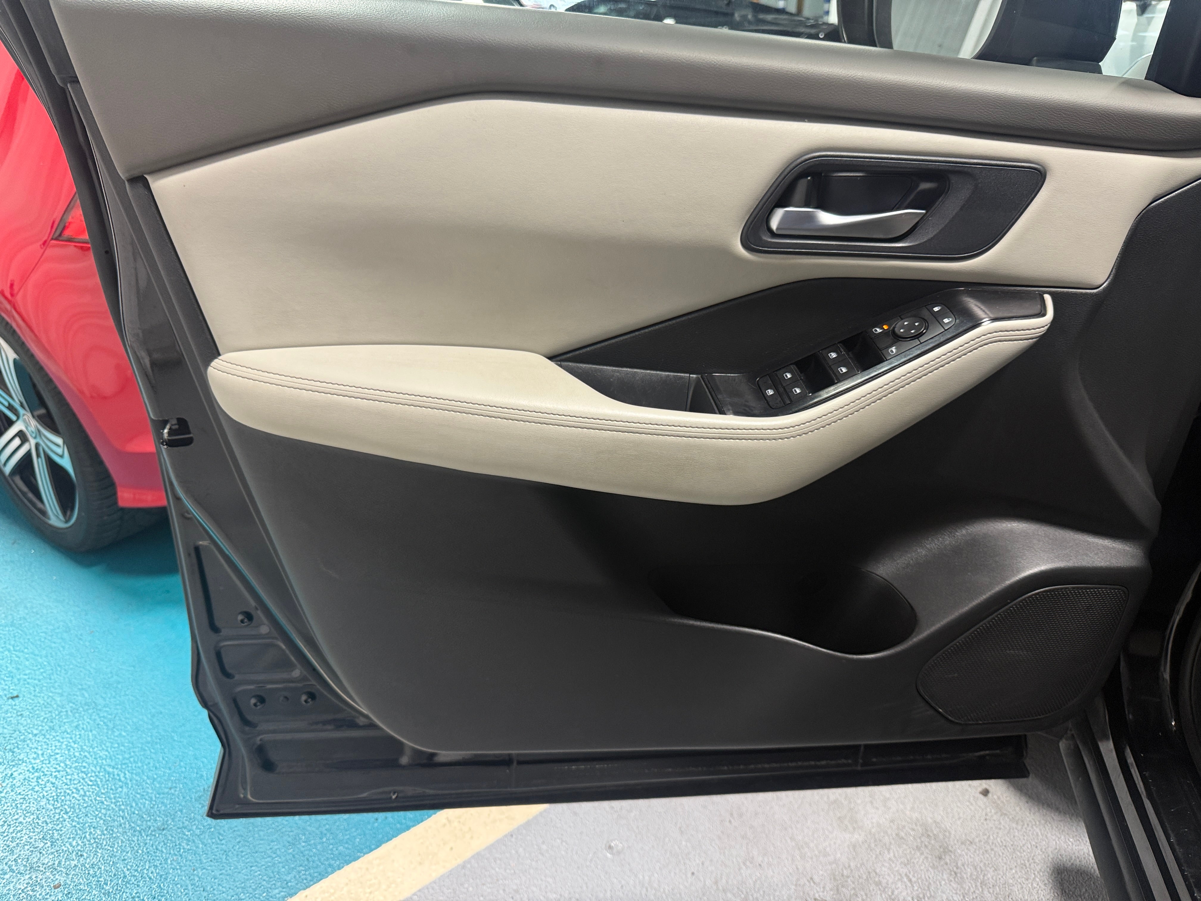 2025 Nissan Rogue SV - Photo 2