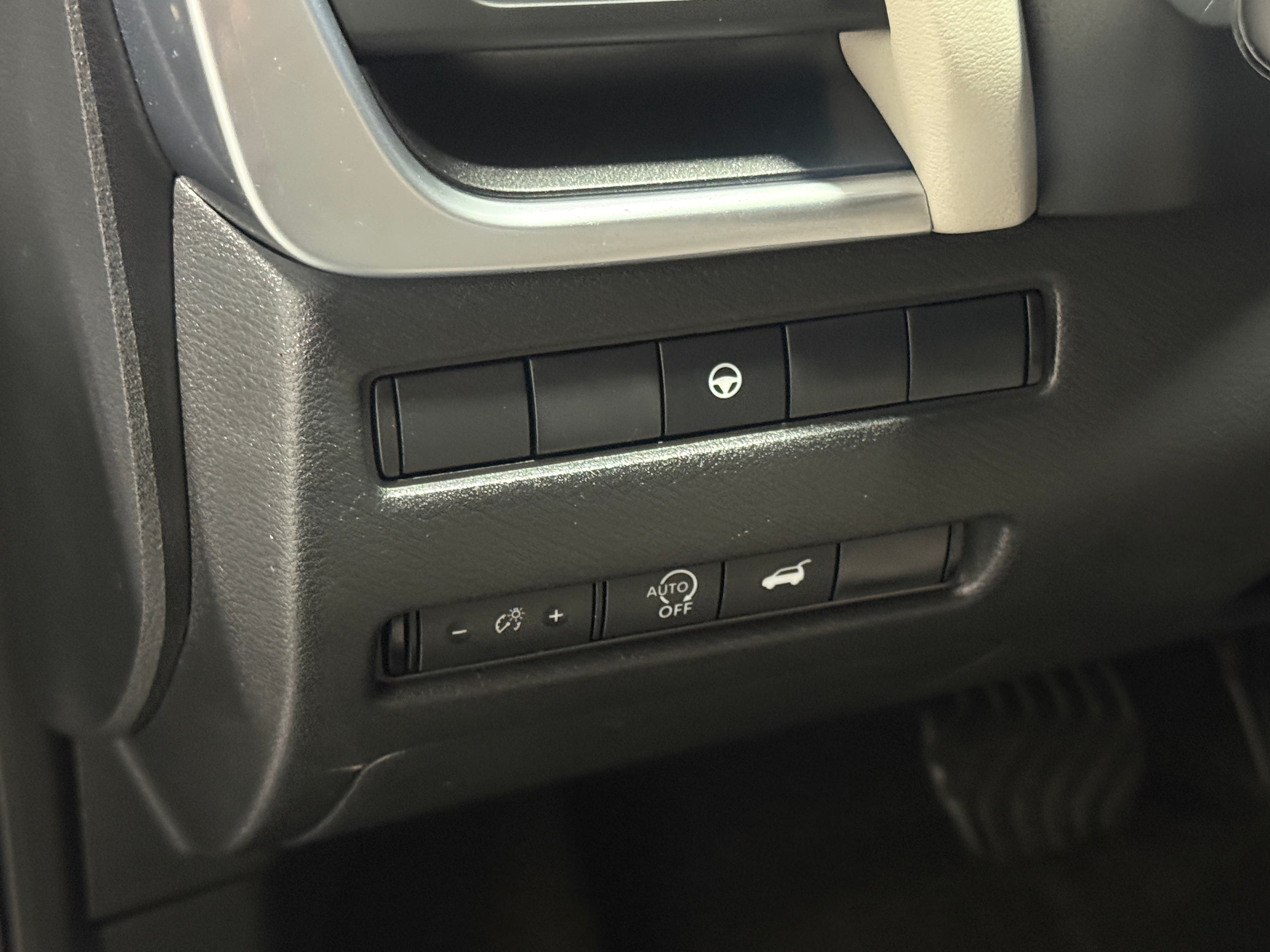 2025 Nissan Rogue SV - Photo 13