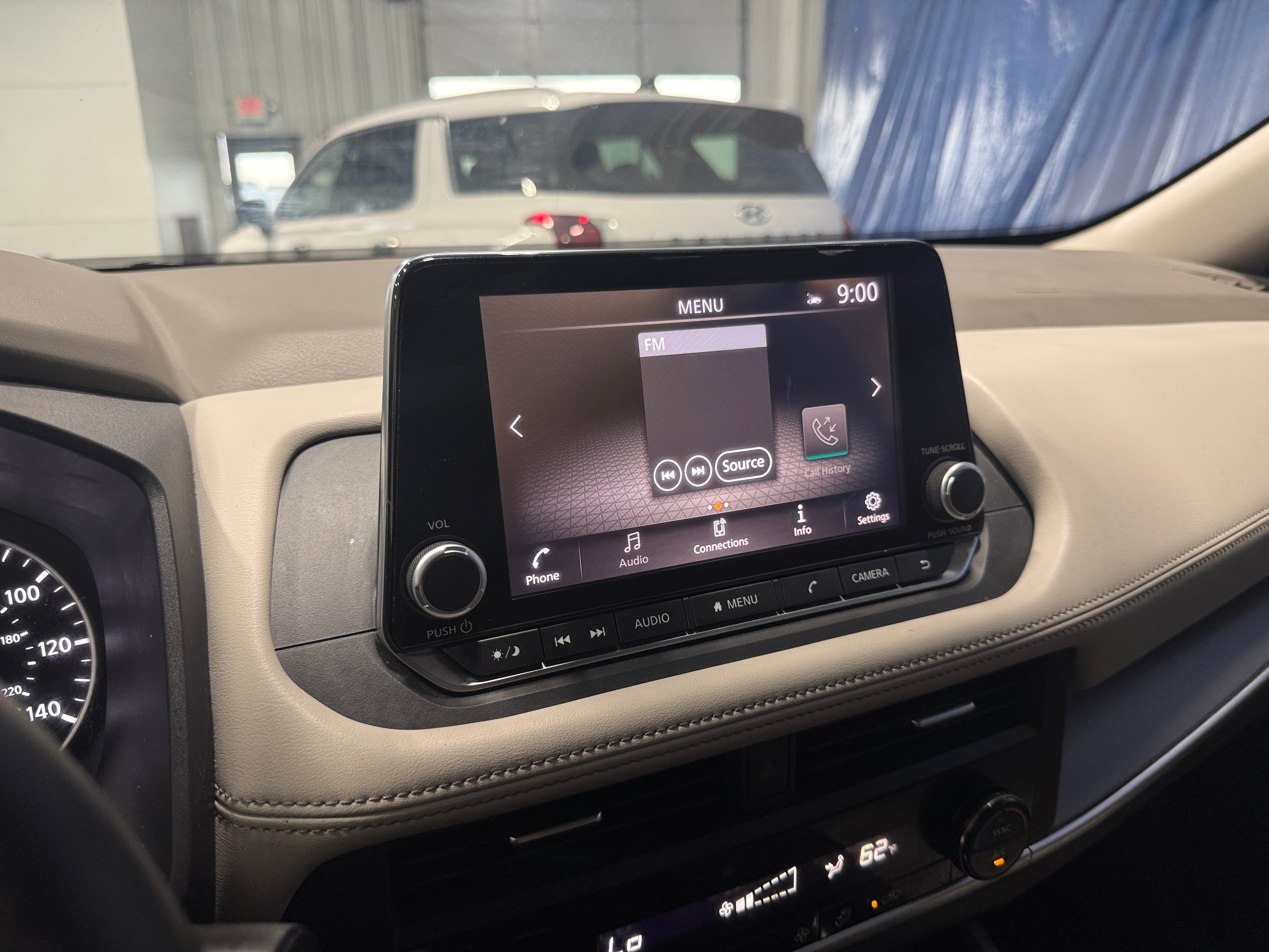 2025 Nissan Rogue SV - Photo 15