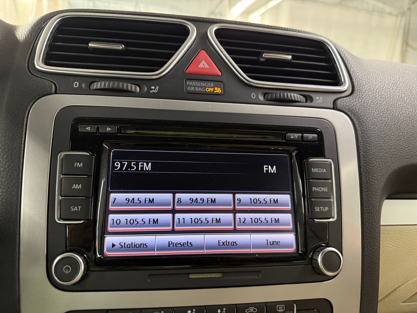 Thumbnail: 2012 Volkswagen Eos - 3