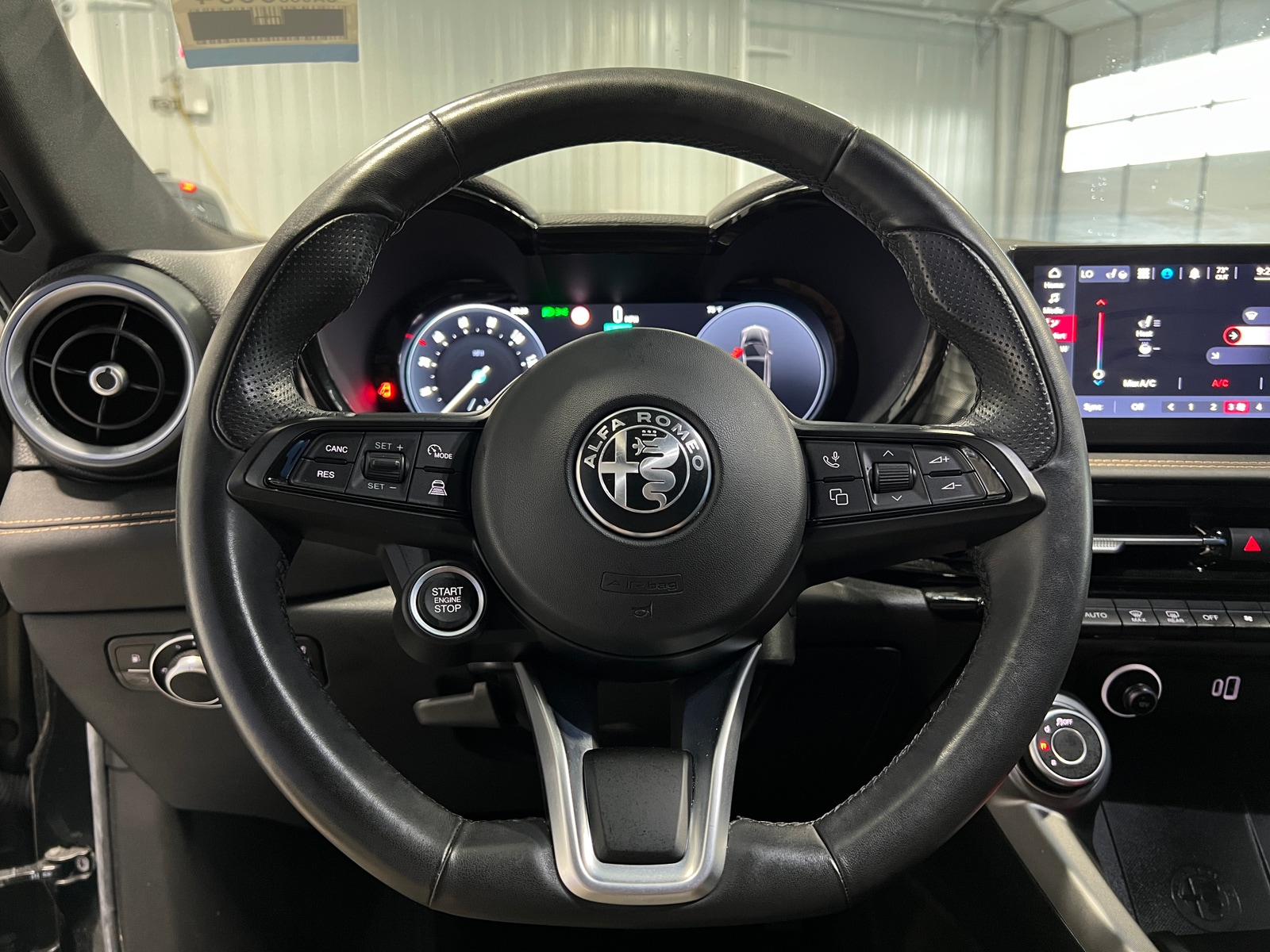 Thumbnail: 2024 Alfa Romeo Tonale - 4
