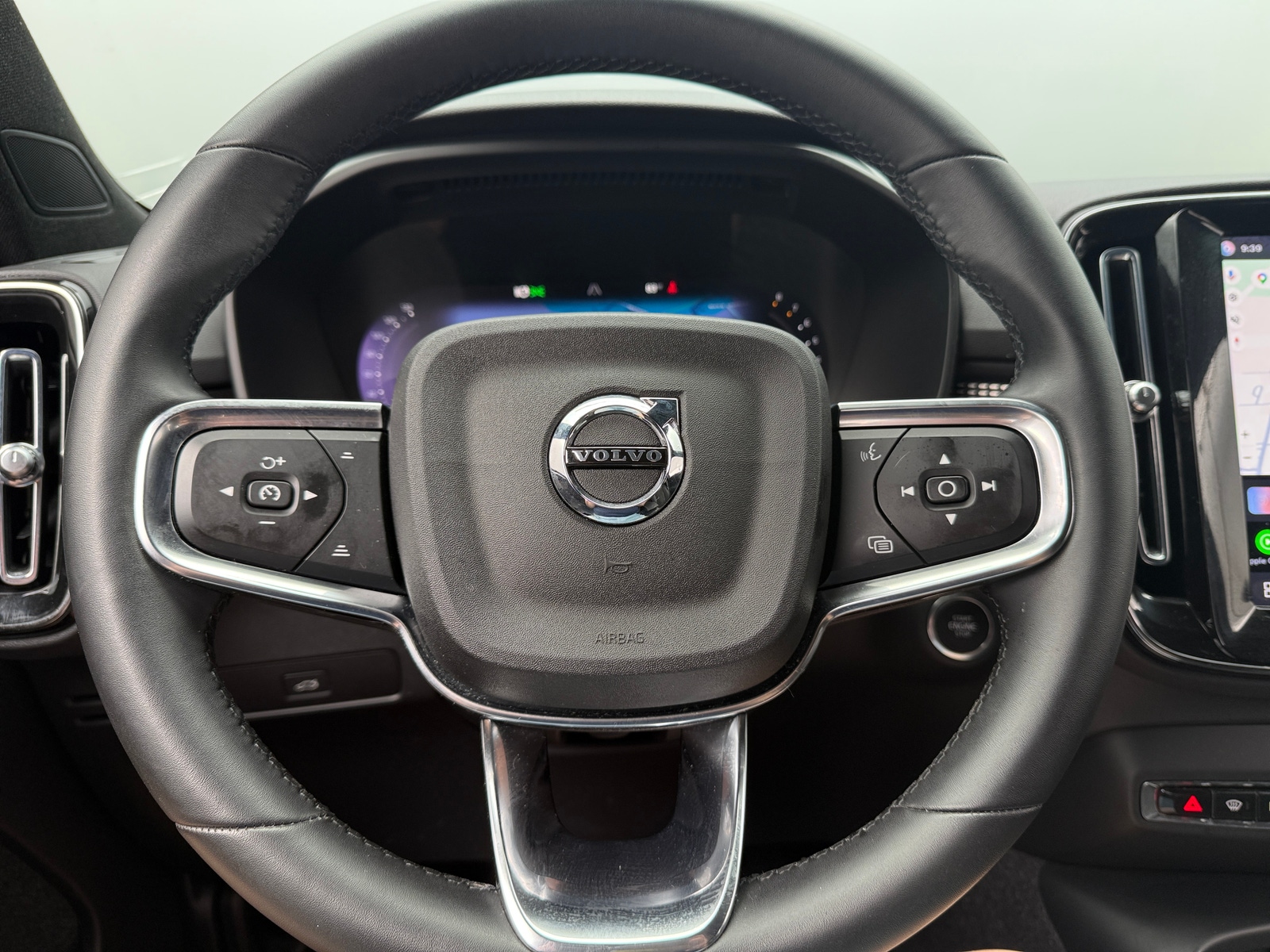Thumbnail: 2023 Volvo XC40 - 5