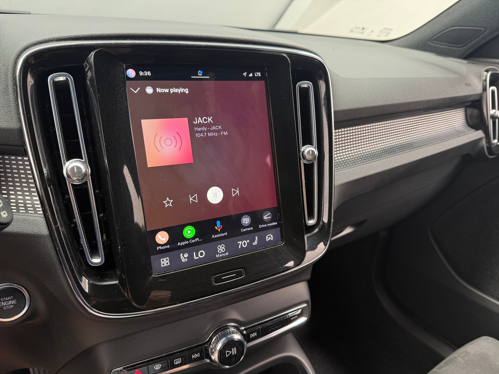 Thumbnail: 2023 Volvo XC40 - 4