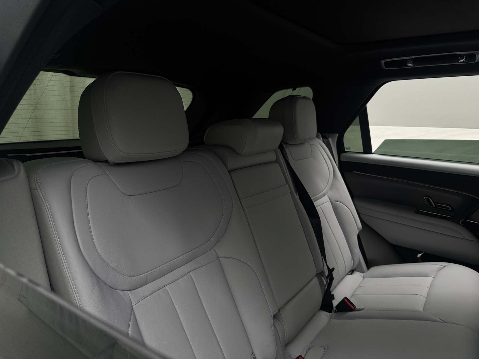 Thumbnail: 2025 Land Rover Range Rover Sport - 5