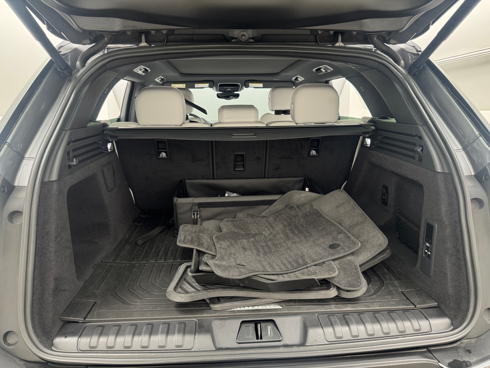 Thumbnail: 2025 Land Rover Range Rover Sport - 6