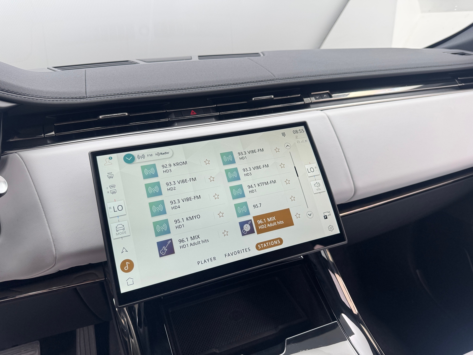 Thumbnail: 2025 Land Rover Range Rover Sport - 3