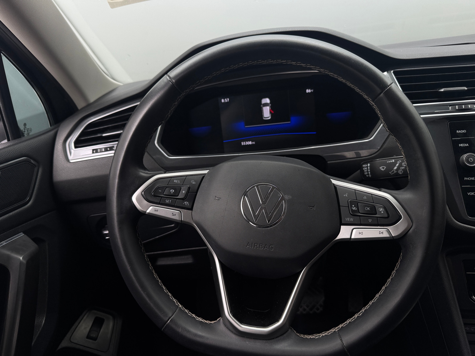 Thumbnail: 2022 Volkswagen Tiguan - 4