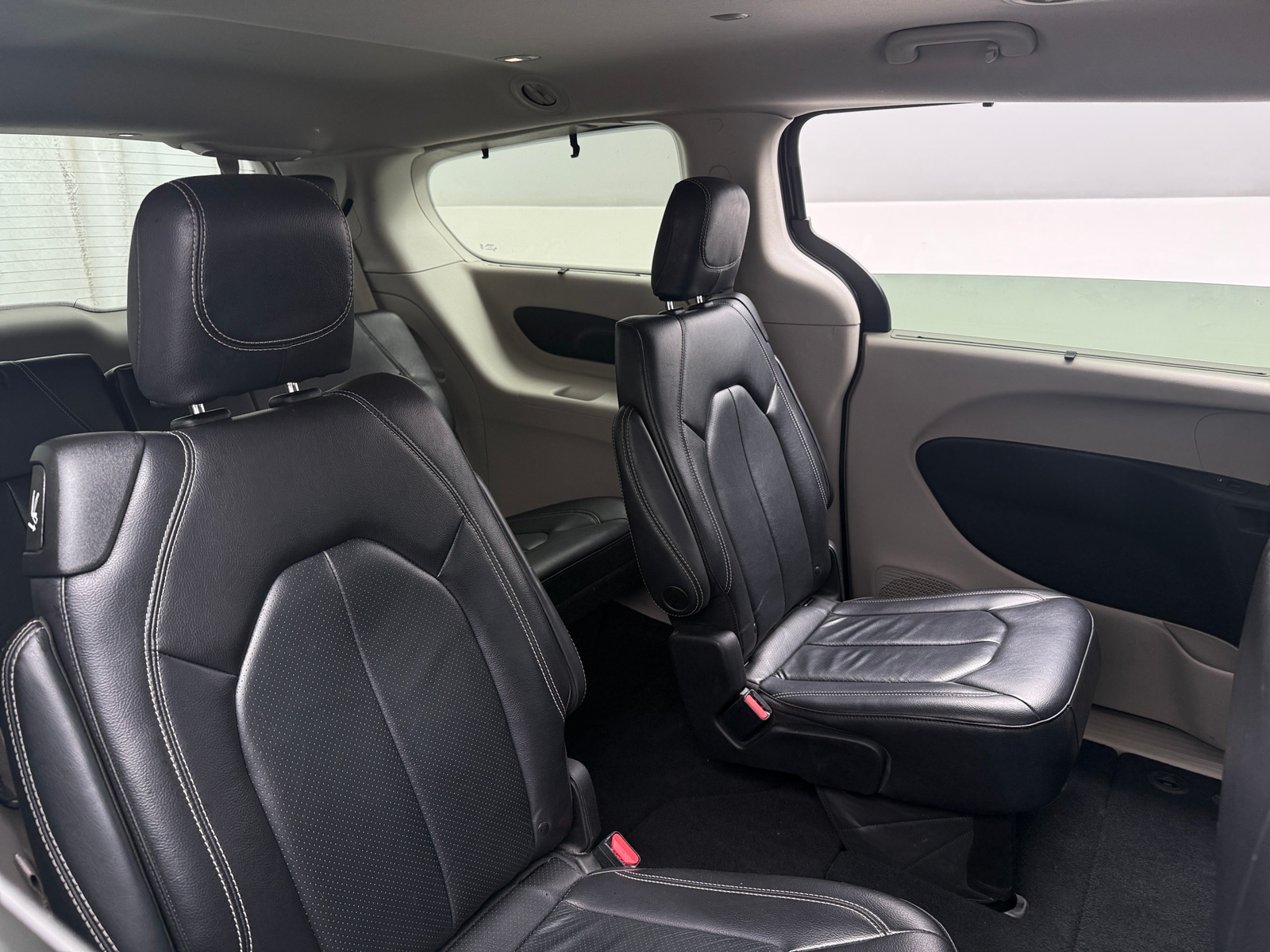 Thumbnail: 2022 Chrysler Pacifica - 5
