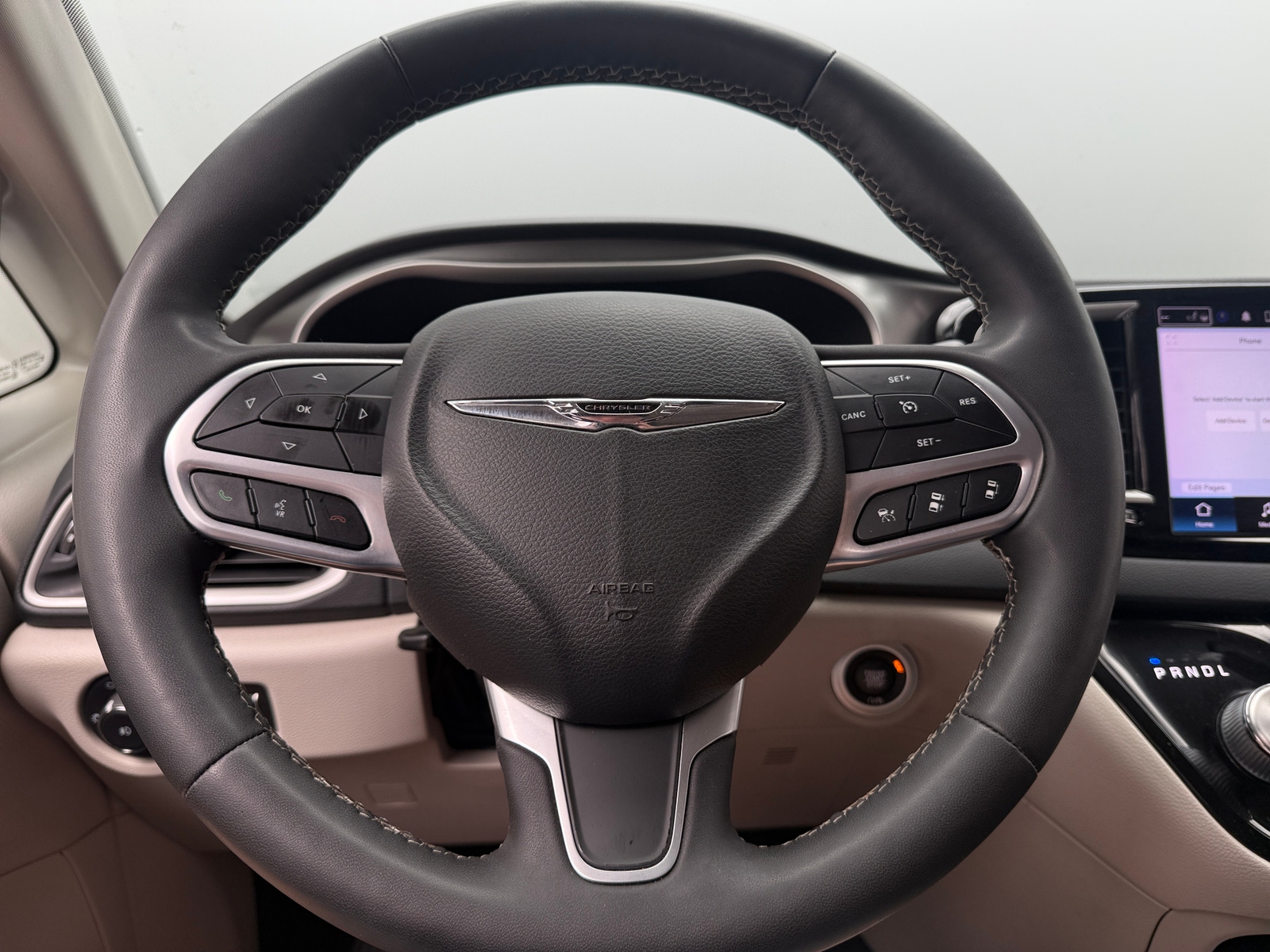Thumbnail: 2022 Chrysler Pacifica - 4
