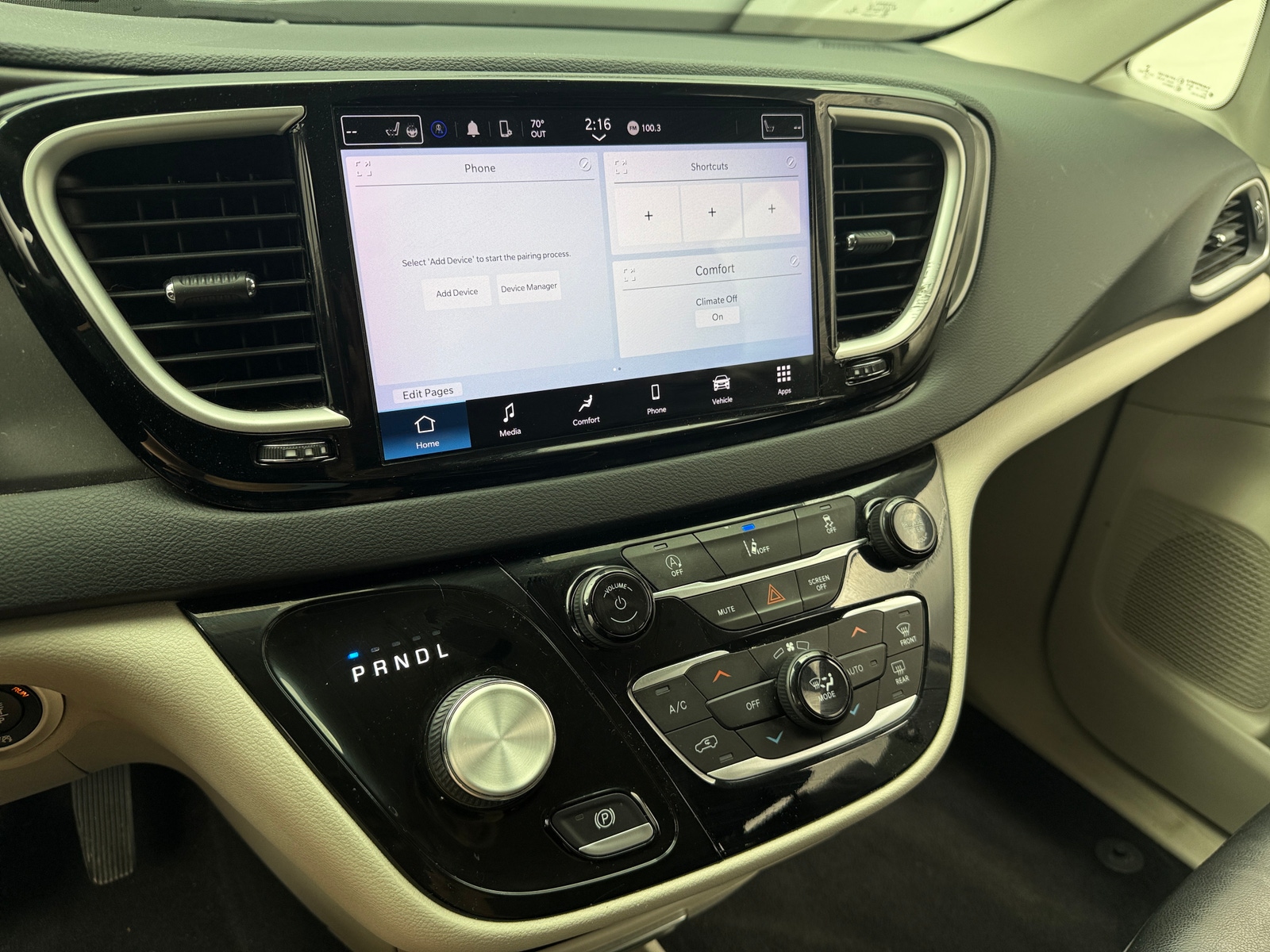 Thumbnail: 2022 Chrysler Pacifica - 3
