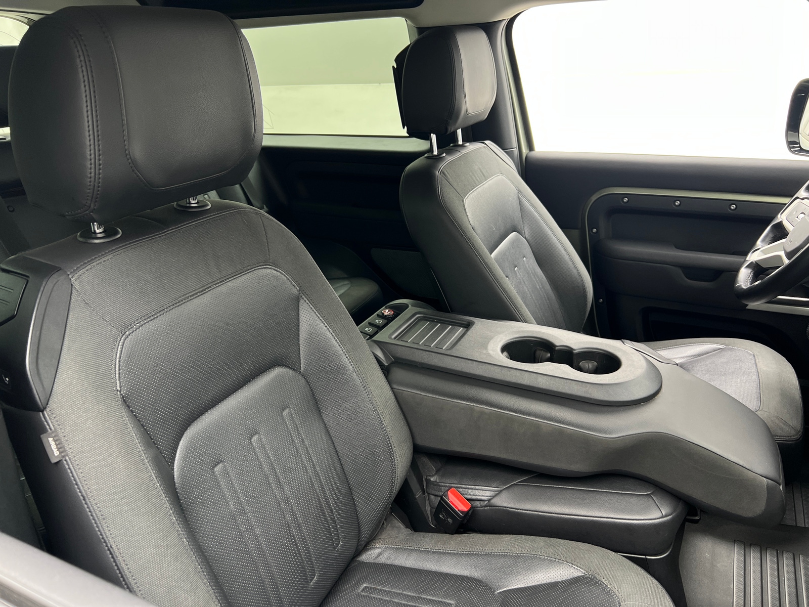 Thumbnail: 2021 Land Rover Defender - 2
