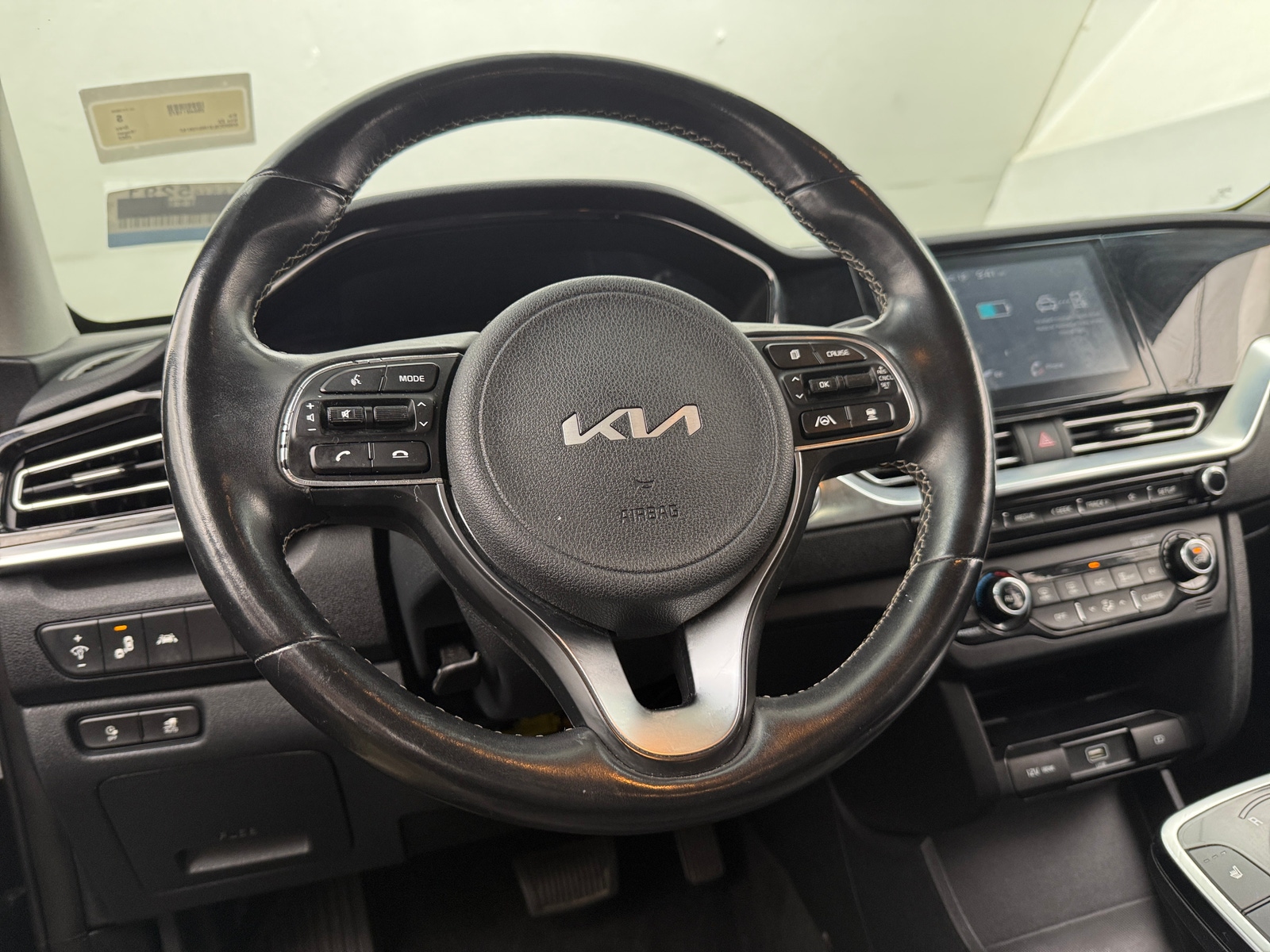 Thumbnail: 2022 Kia Niro - 4