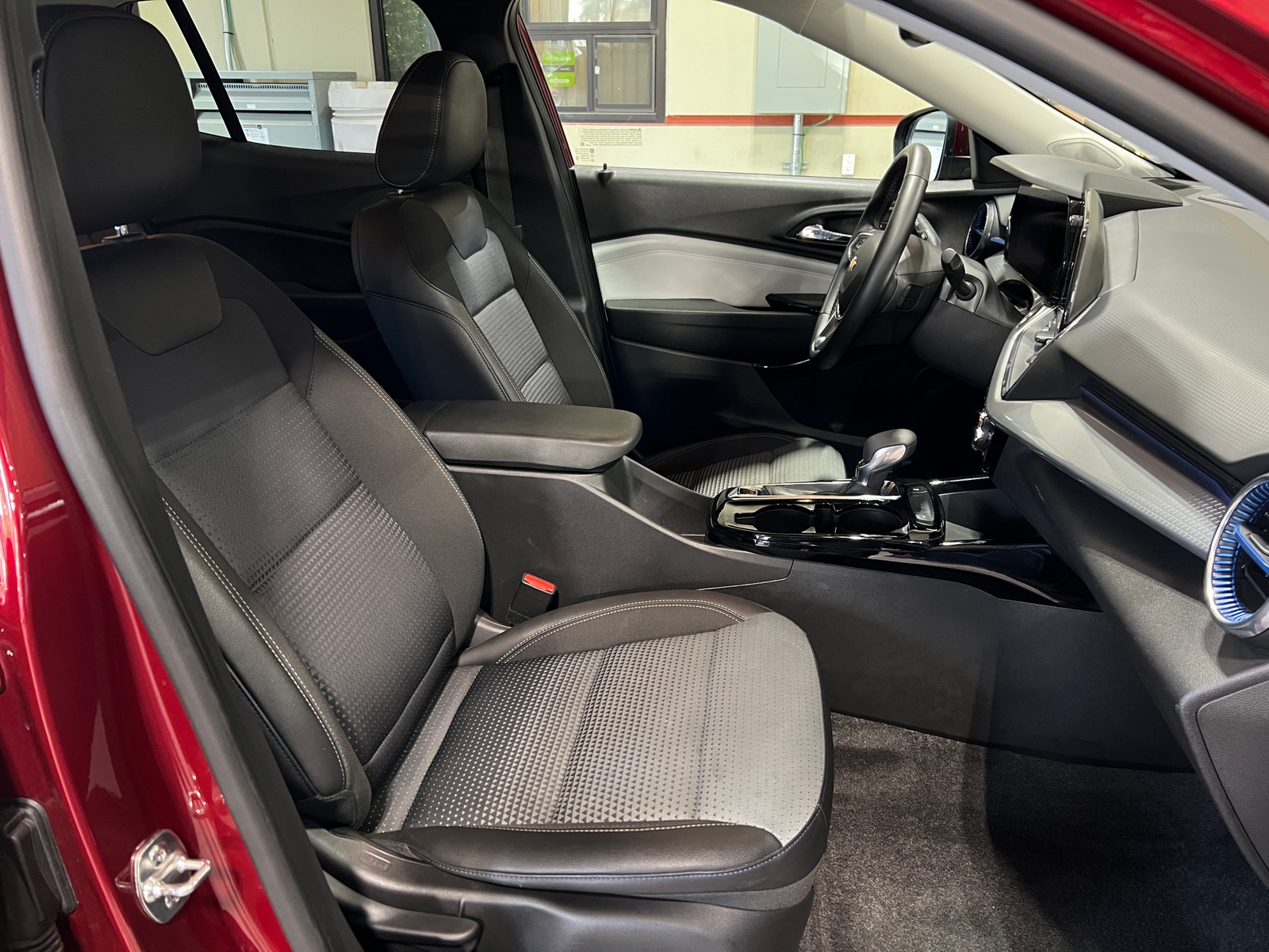 Thumbnail: 2025 Chevrolet Trax - 2