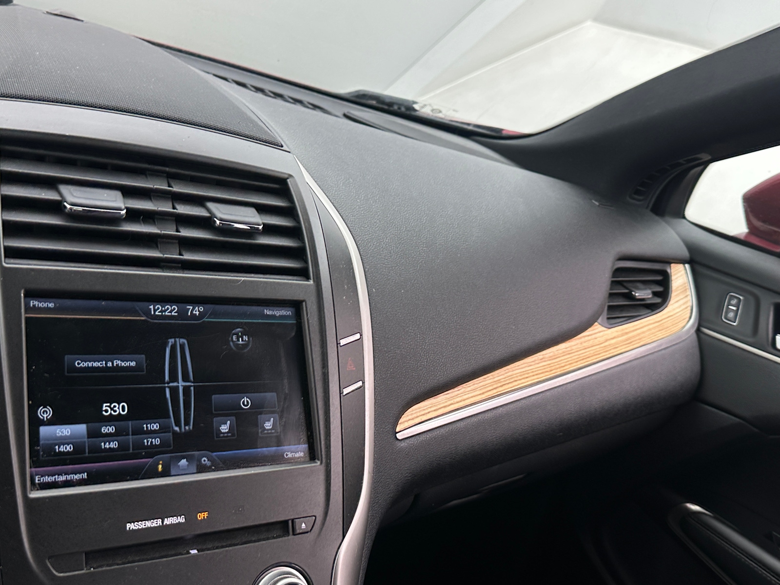Thumbnail: 2015 Lincoln MKC - 3
