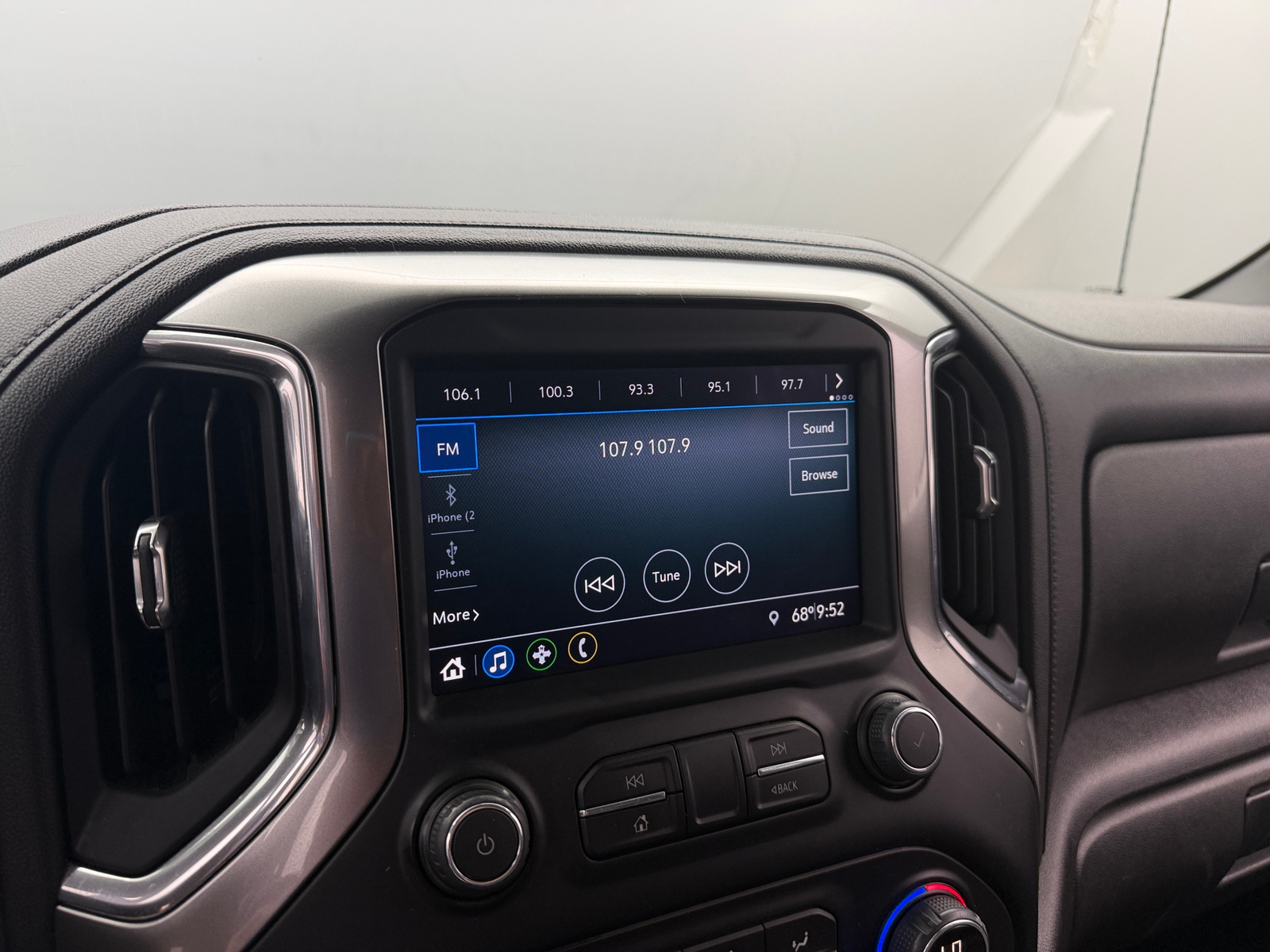Thumbnail: 2022 Chevrolet Silverado 1500 - 4
