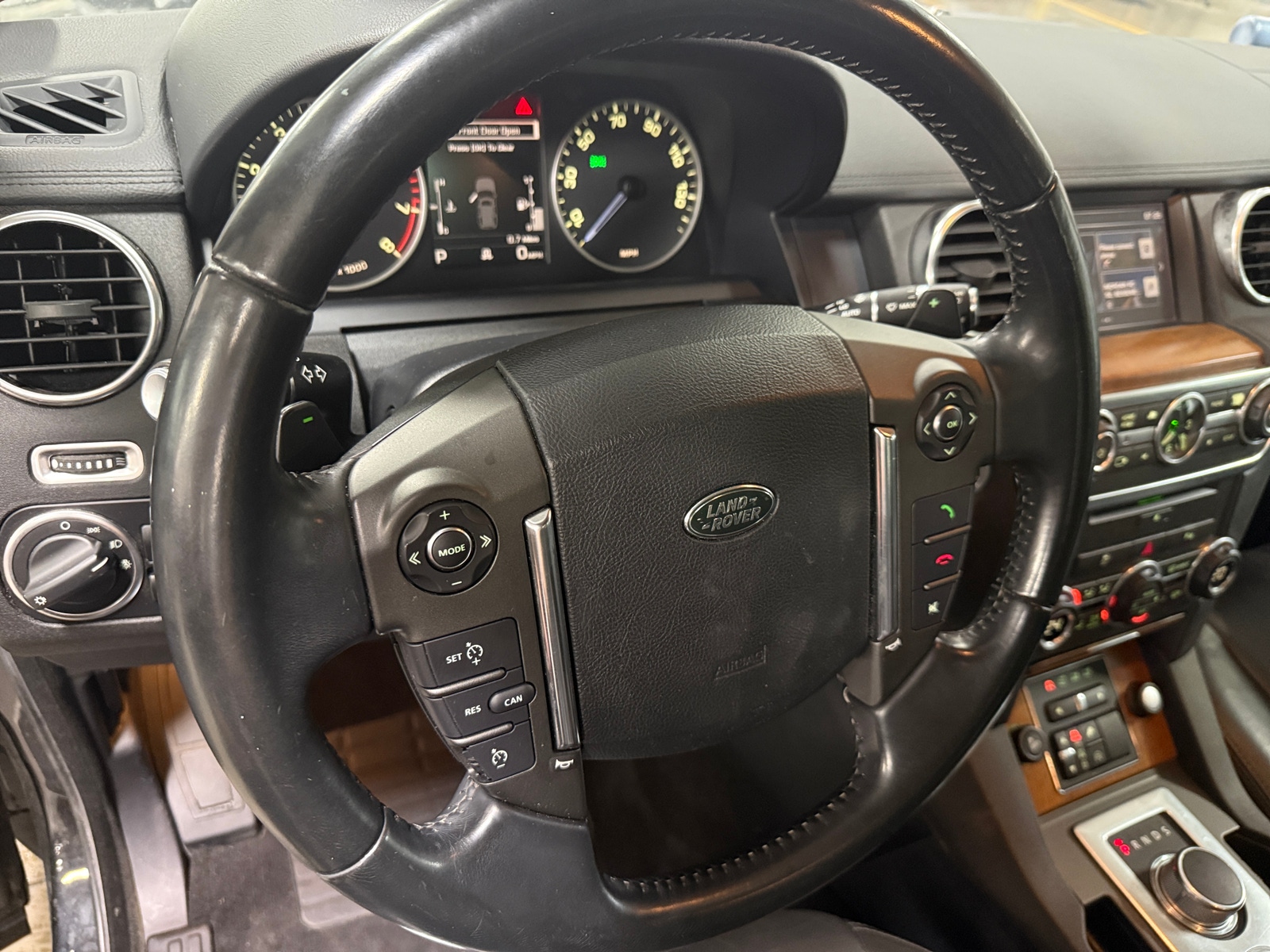 Thumbnail: 2016 Land Rover LR4 - 4