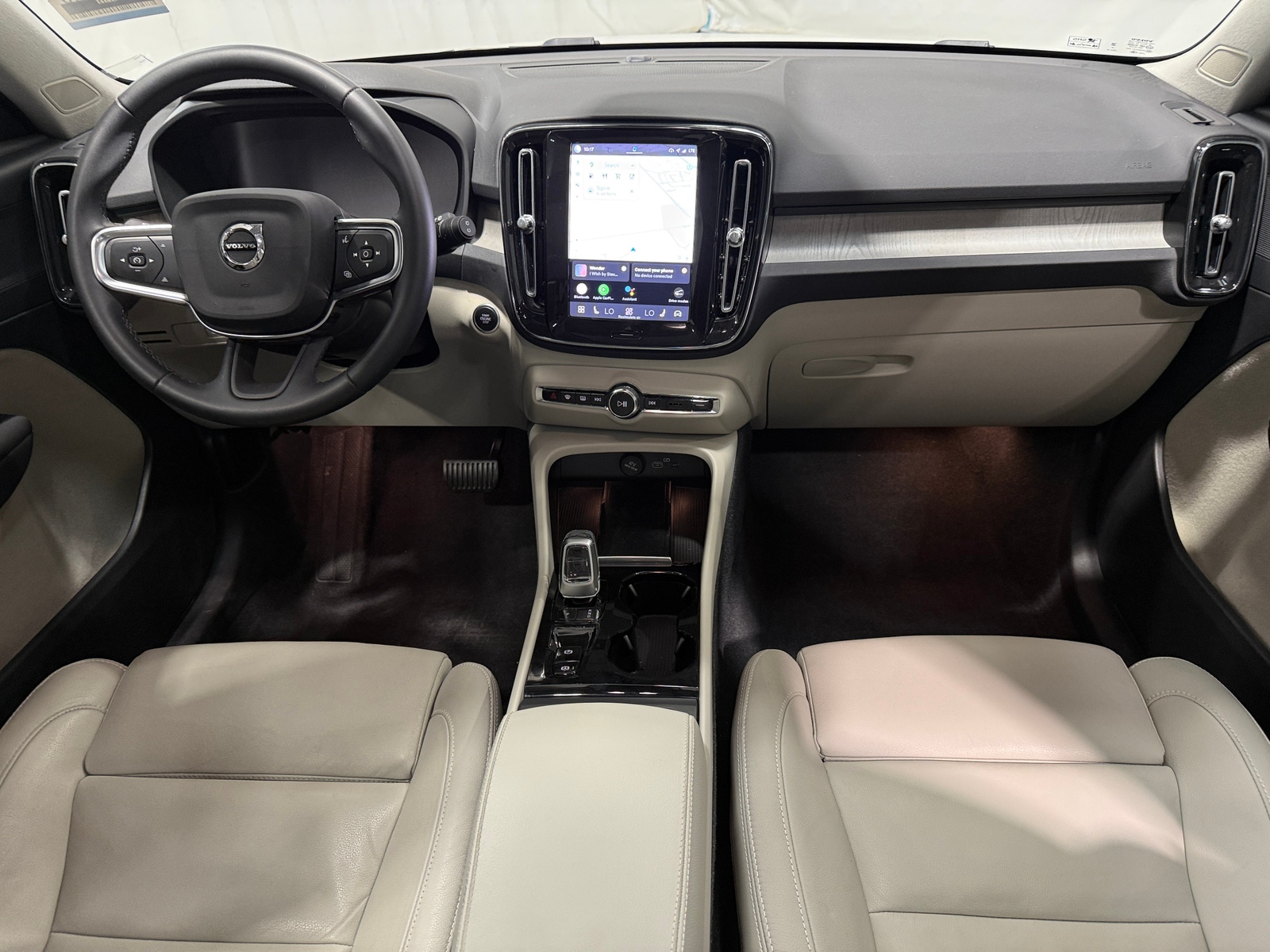 Thumbnail: 2024 Volvo XC40 - 2