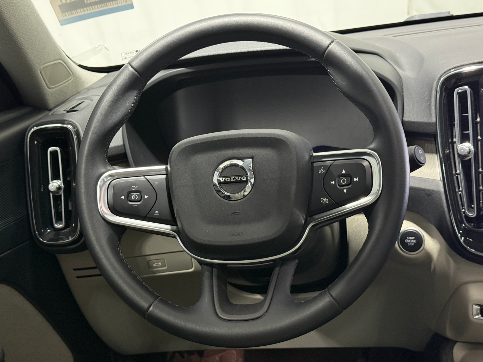 Thumbnail: 2024 Volvo XC40 - 4