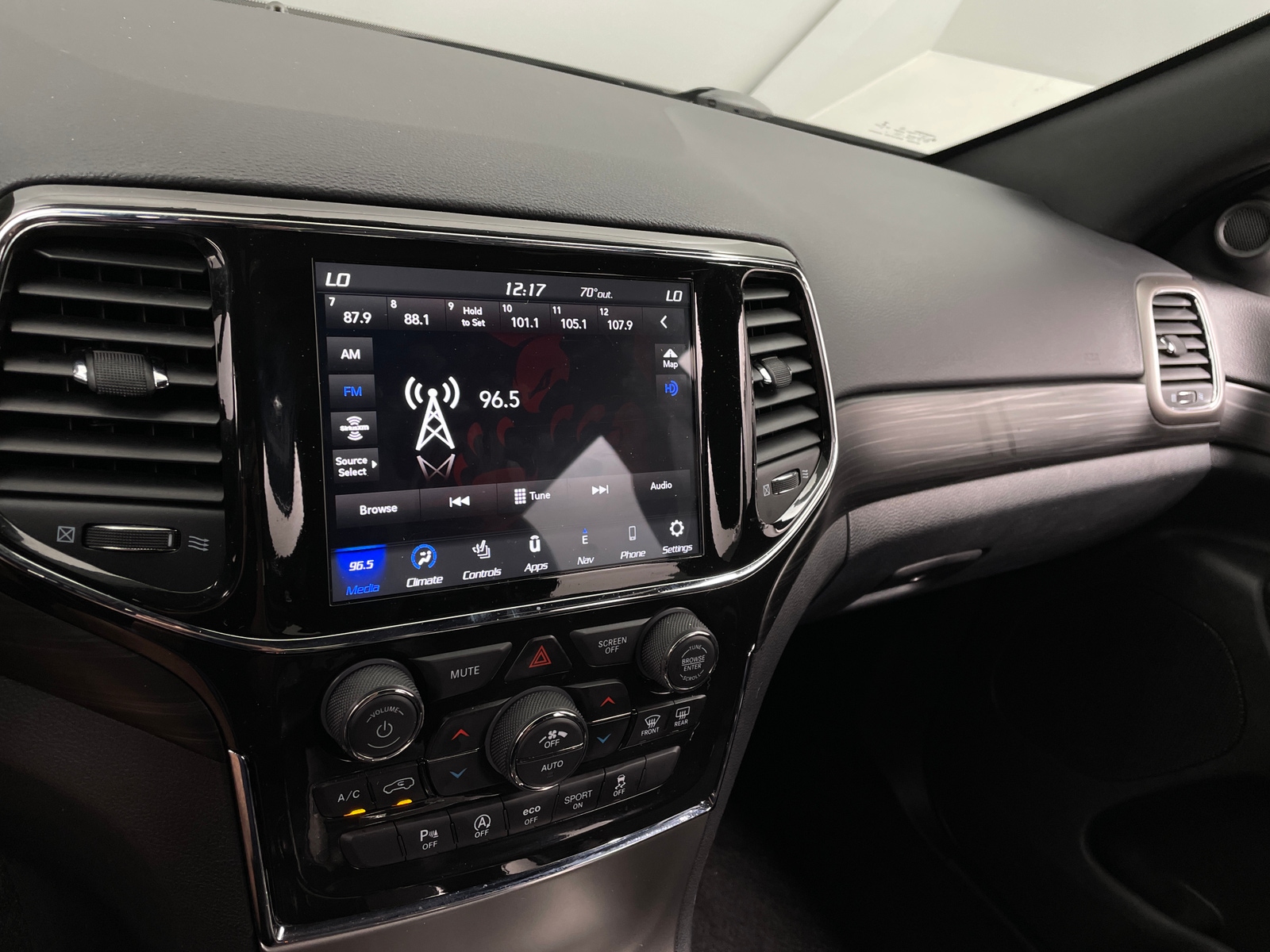 Thumbnail: 2022 Jeep Grand Cherokee - 4