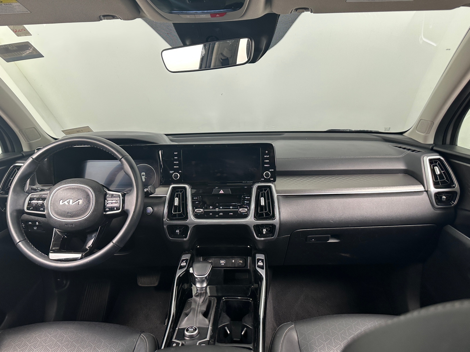 Thumbnail: 2023 Kia Sorento - 2