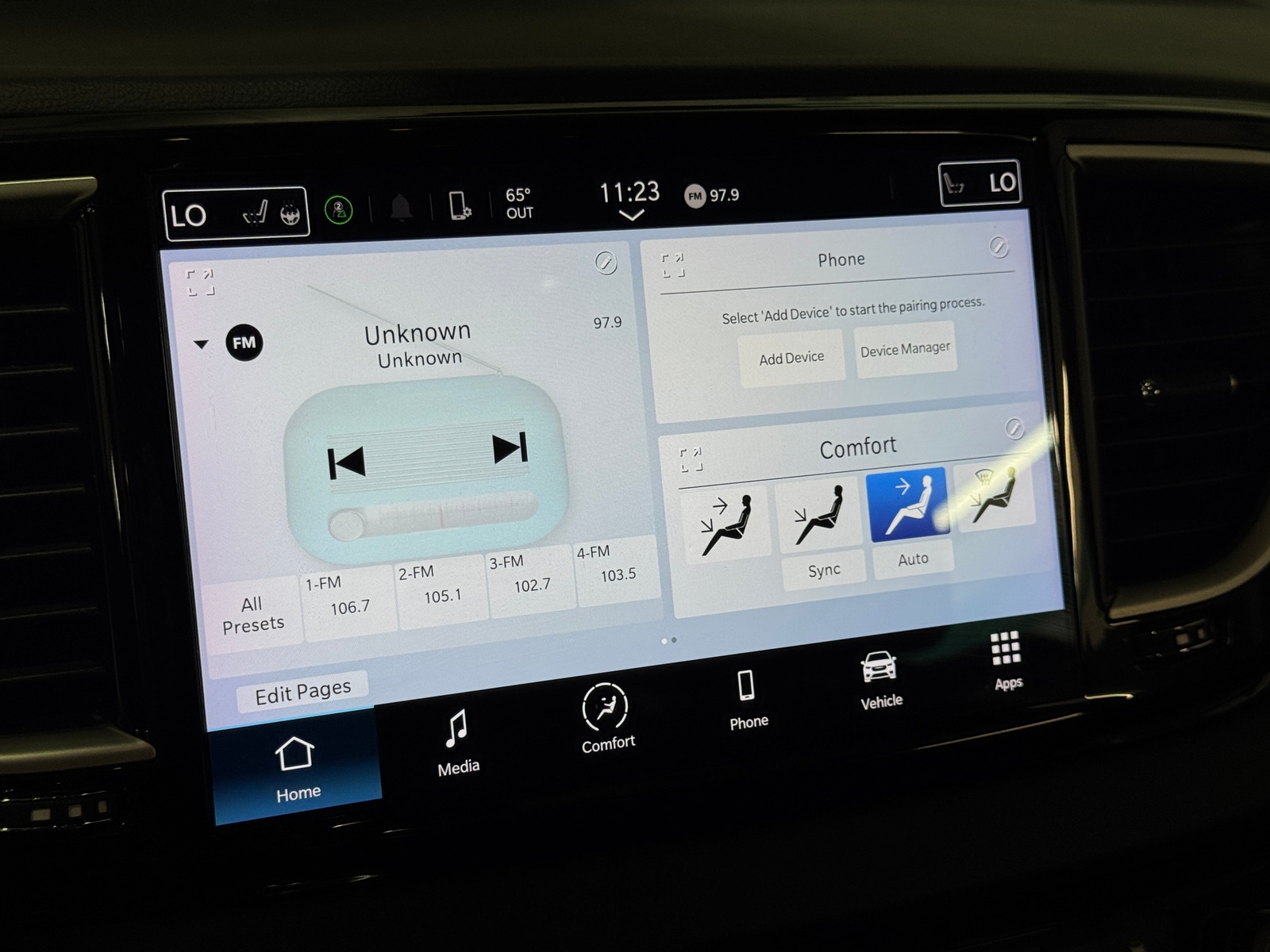 Thumbnail: 2023 Chrysler Pacifica - 3