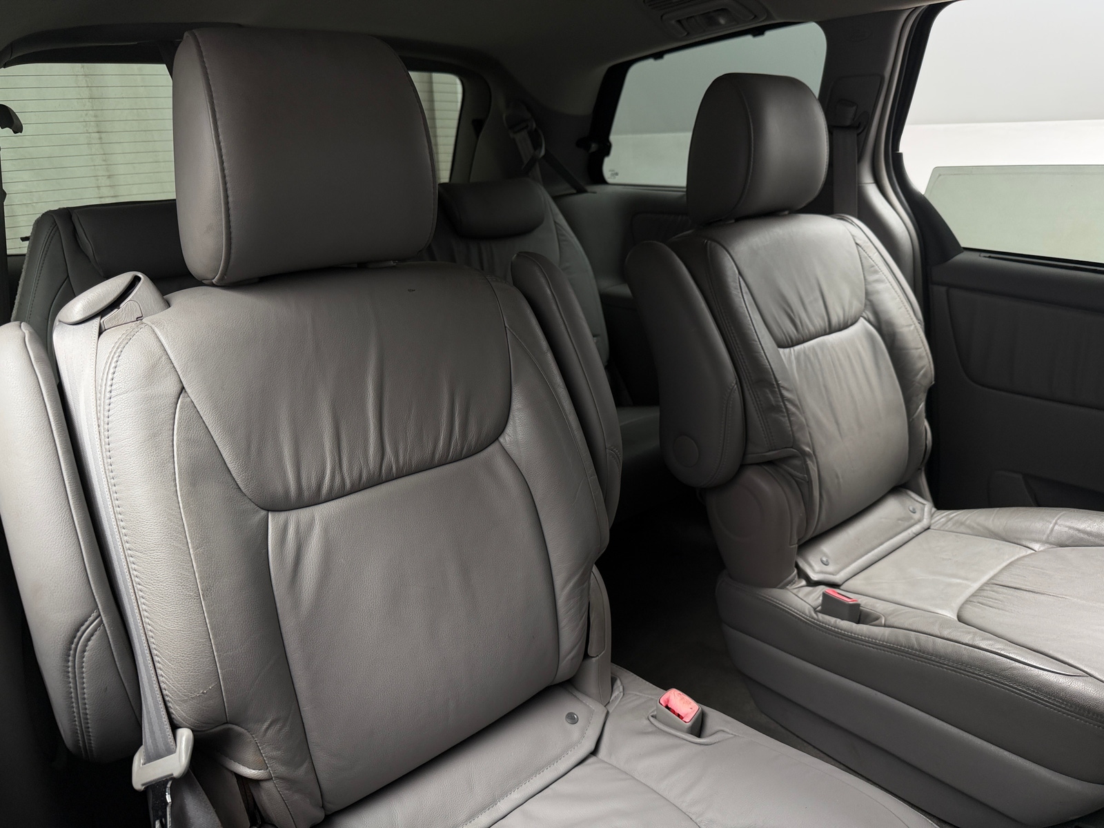 Thumbnail: 2010 Toyota Sienna - 6