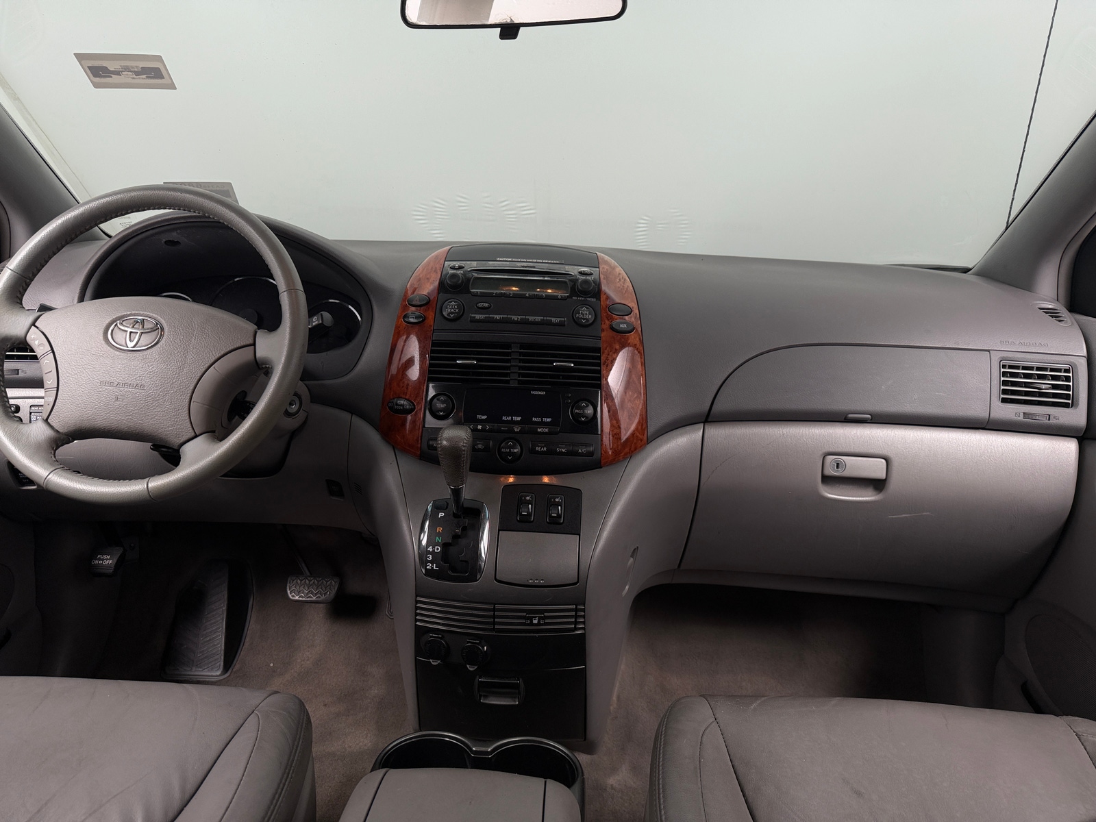 Thumbnail: 2010 Toyota Sienna - 3