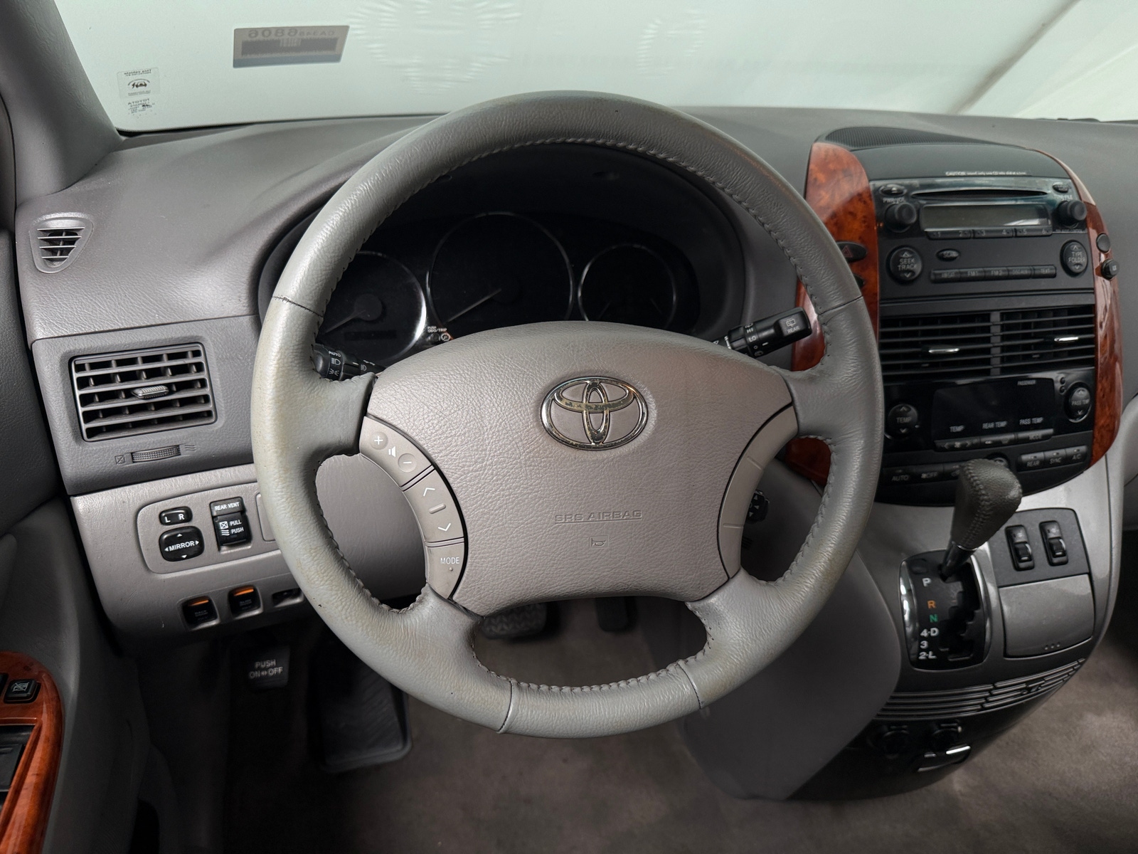 Thumbnail: 2010 Toyota Sienna - 5
