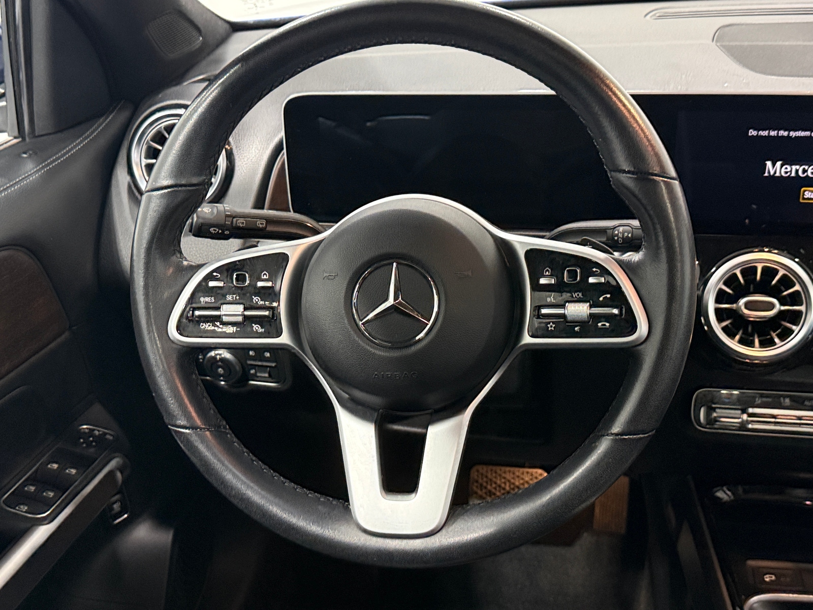 Thumbnail: 2021 Mercedes-Benz GLB - 4