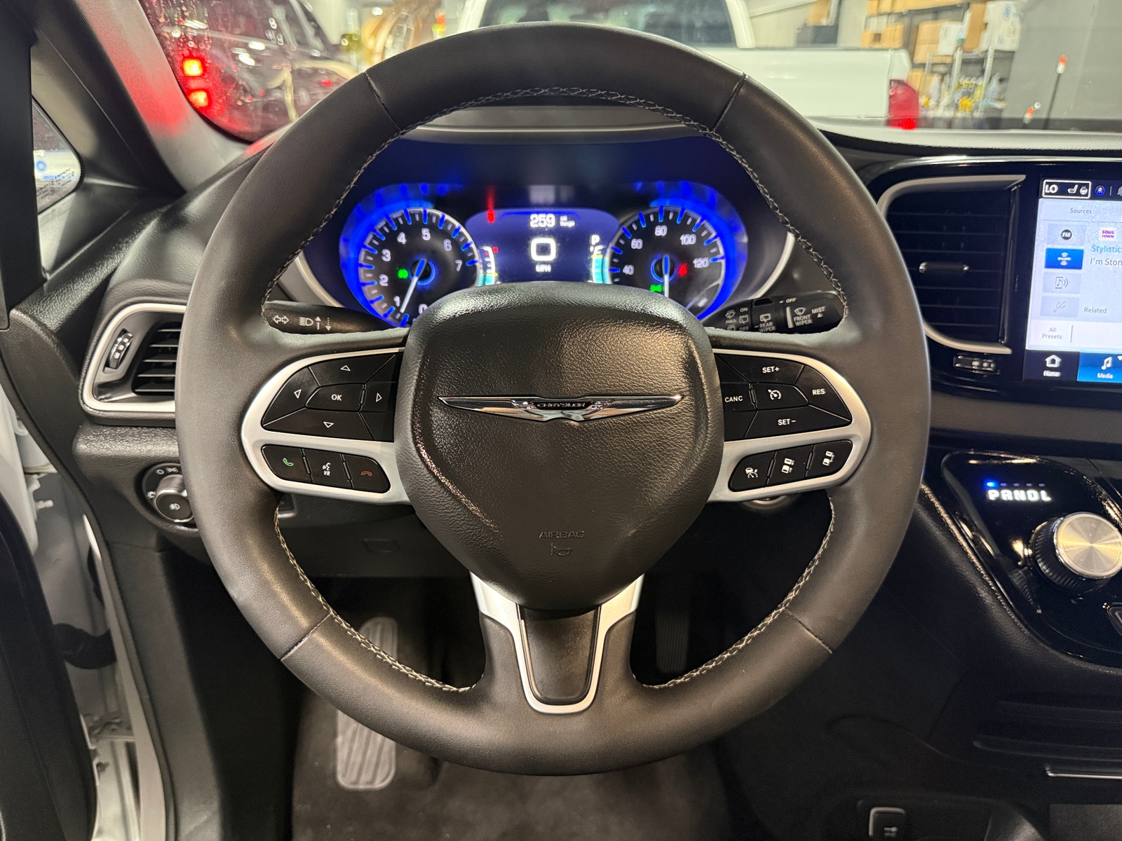Thumbnail: 2025 Chrysler Pacifica - 4