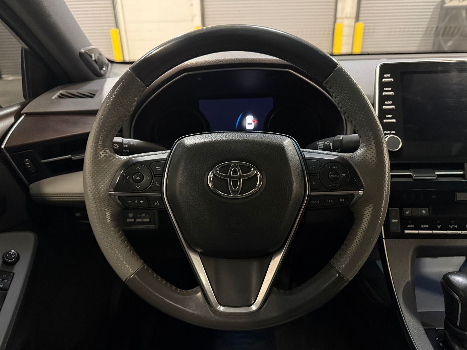 Thumbnail: 2019 Toyota Avalon - 4